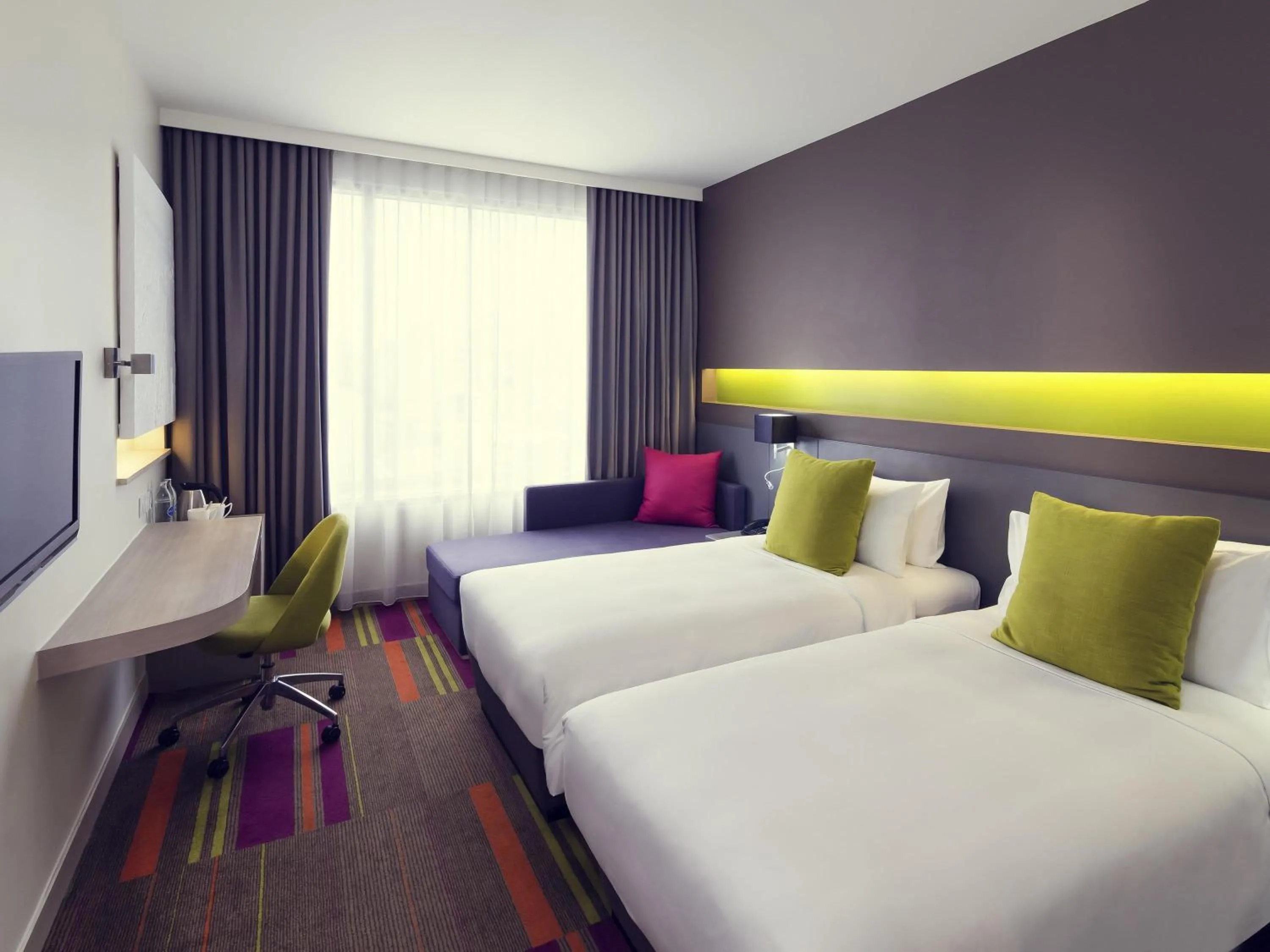 Superior Room with Twin beds in Mercure Bangkok Siam