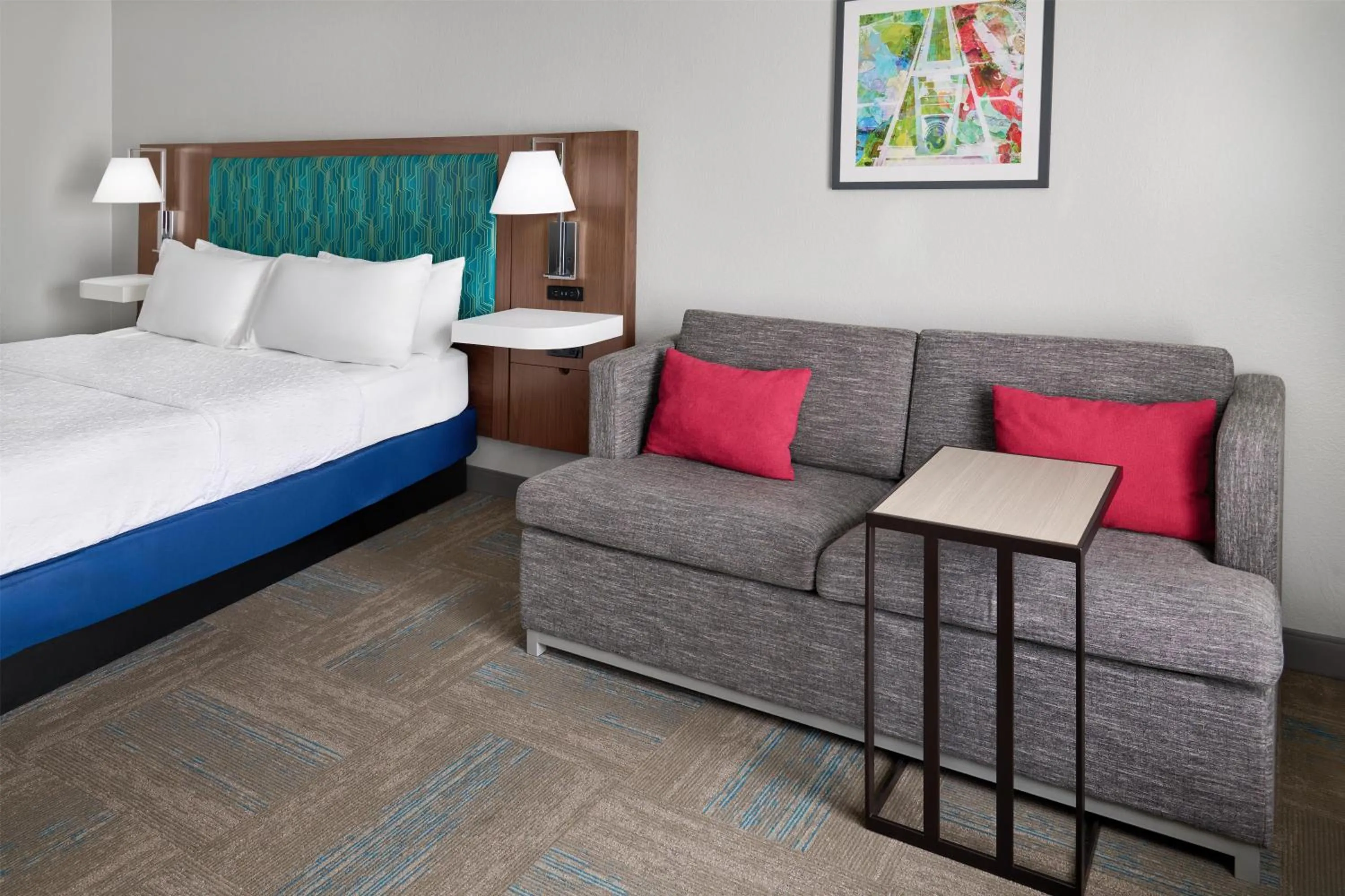 King Study Room - Non-Smoking in Hampton Inn Kansas City The Legends