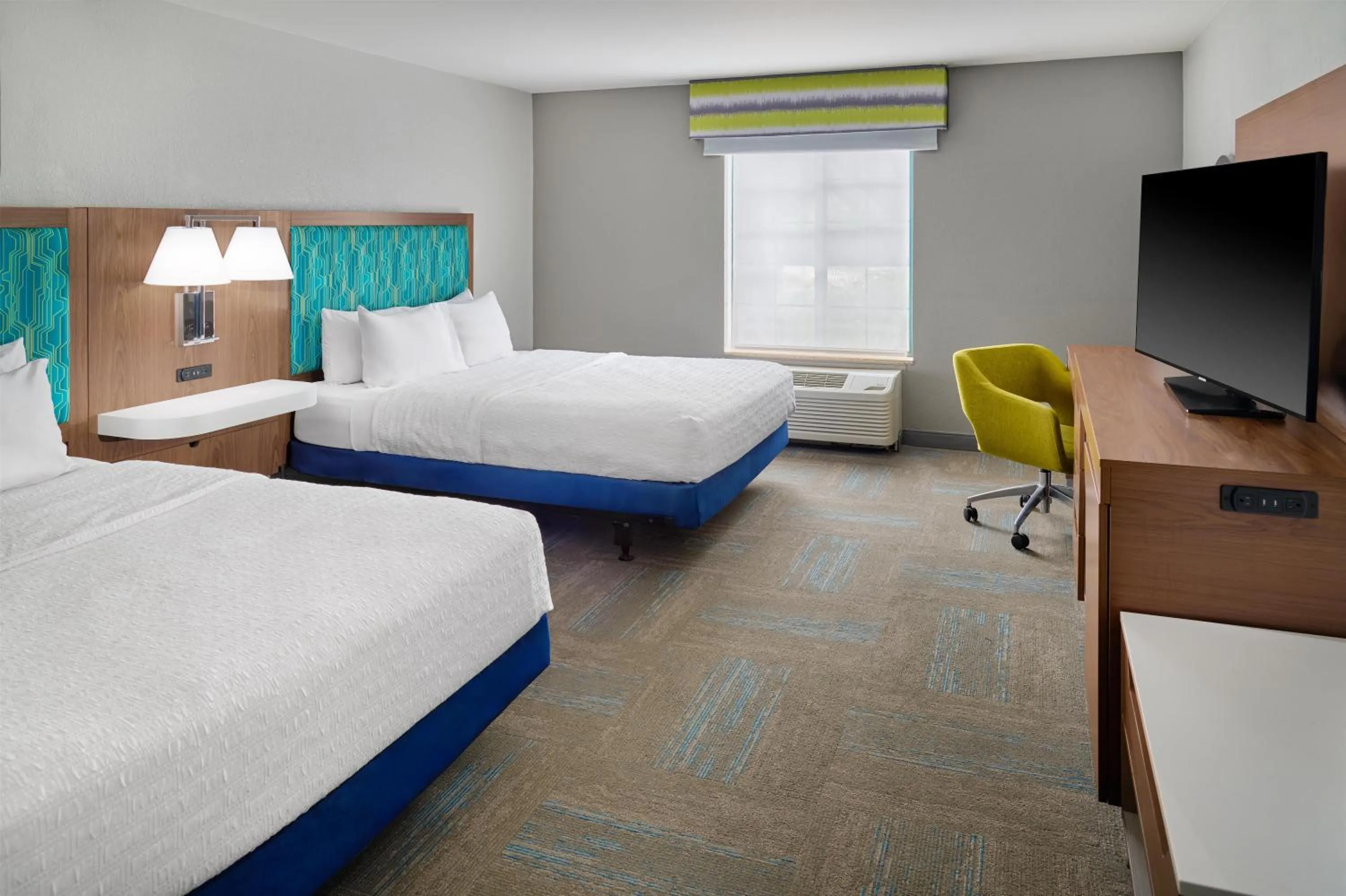 Queen Room with Two Queen Beds - Mobility Access/Non-Smoking in Hampton Inn Kansas City The Legends