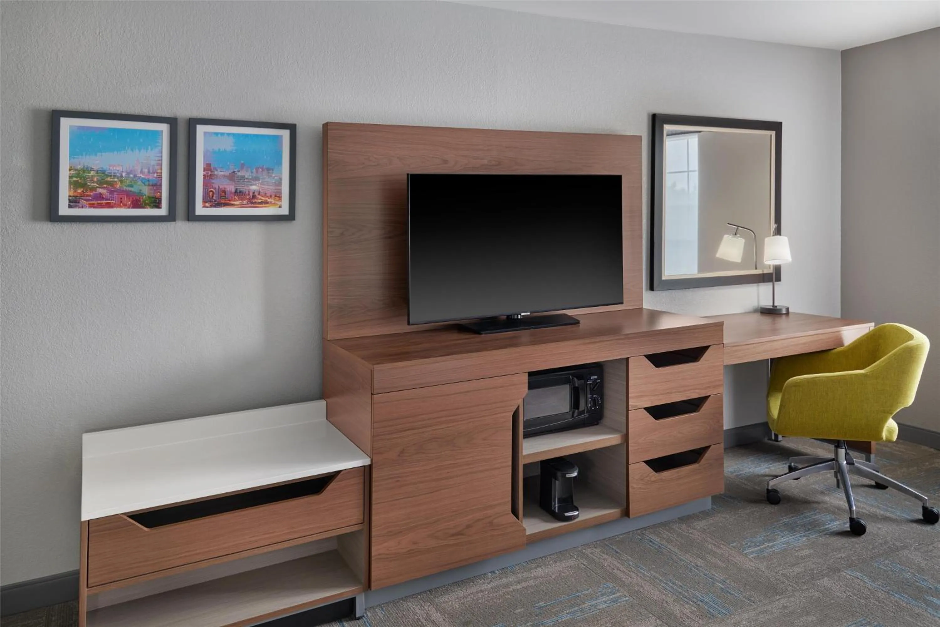 King Room - Mobility Access/Non-Smoking in Hampton Inn Kansas City The Legends