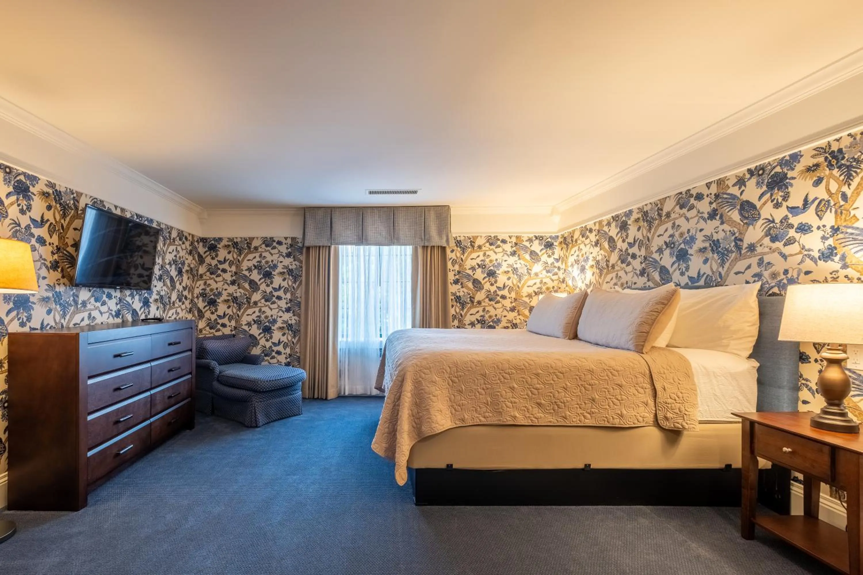 The Nottingham One-Bedroom Suite in Red Coach Inn