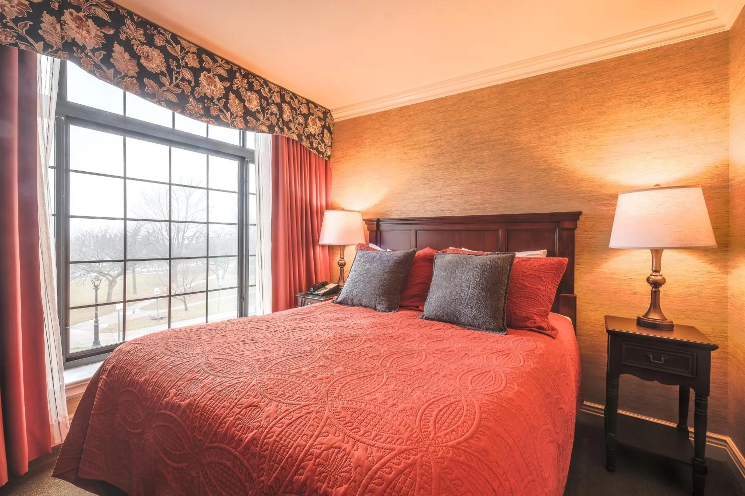 The Somerset in Red Coach Inn