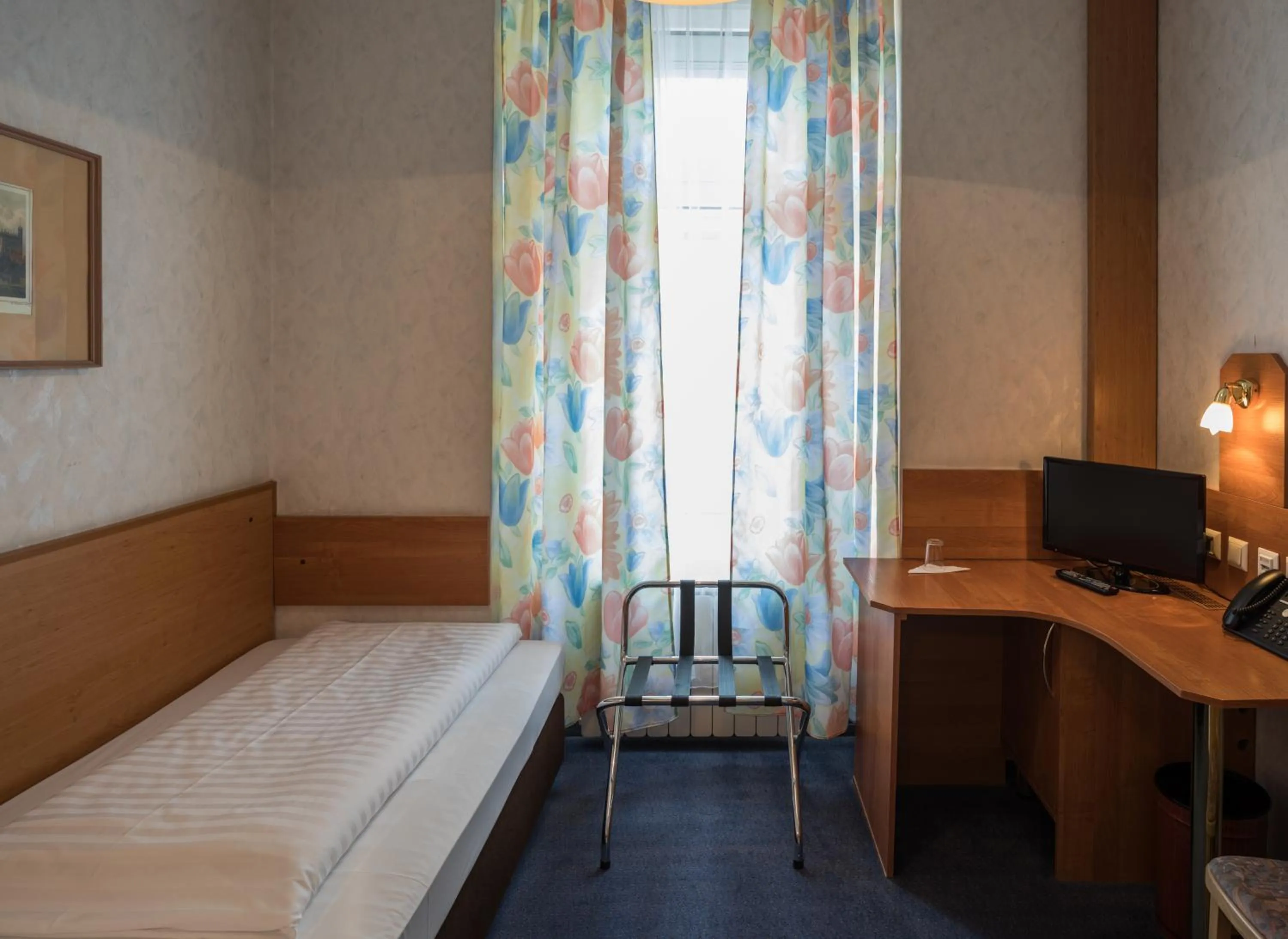 Single Room in Hotel Admiral