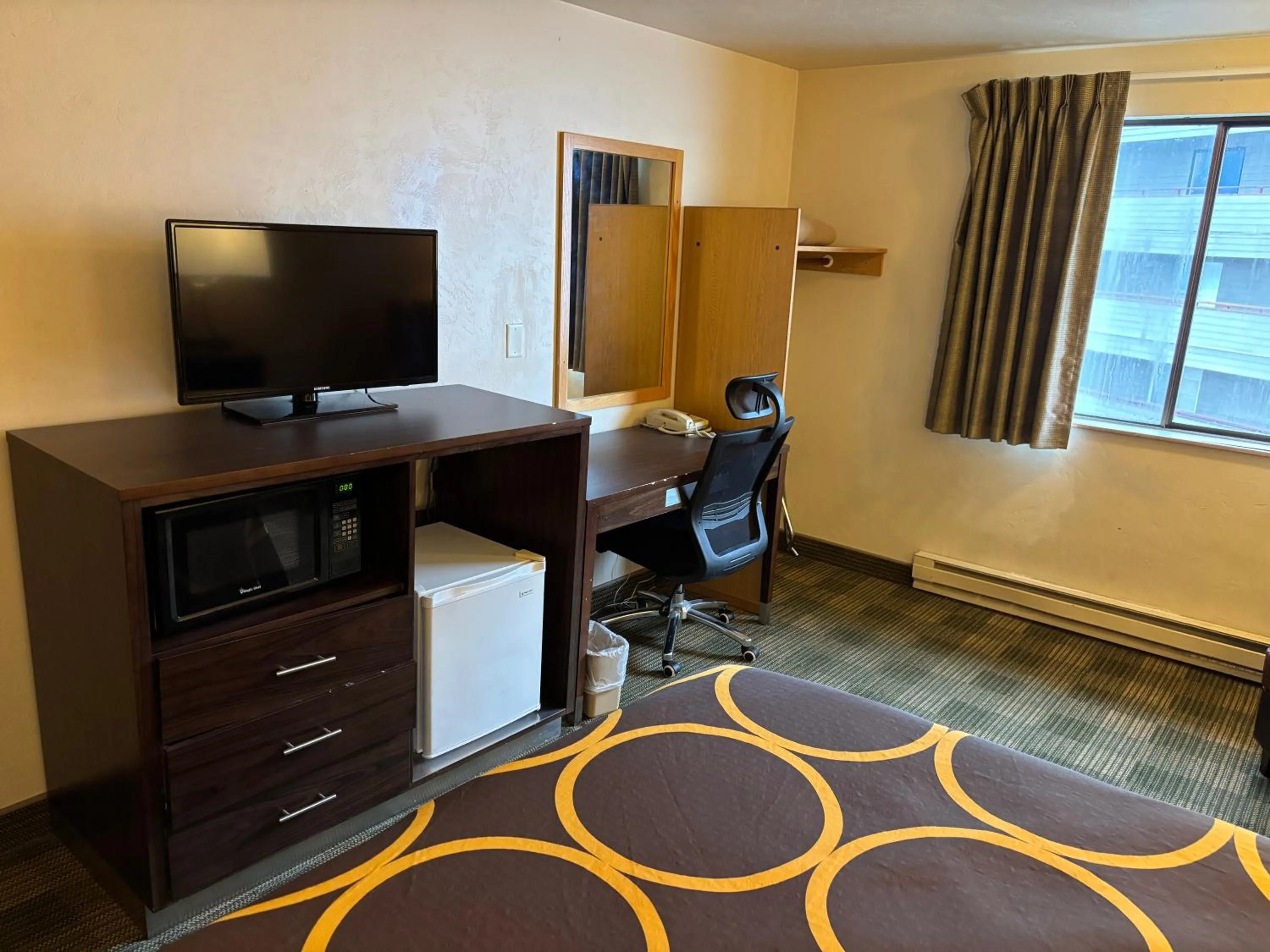 Queen Room - Non-Smoking in Super 8 by Wyndham Ketchikan