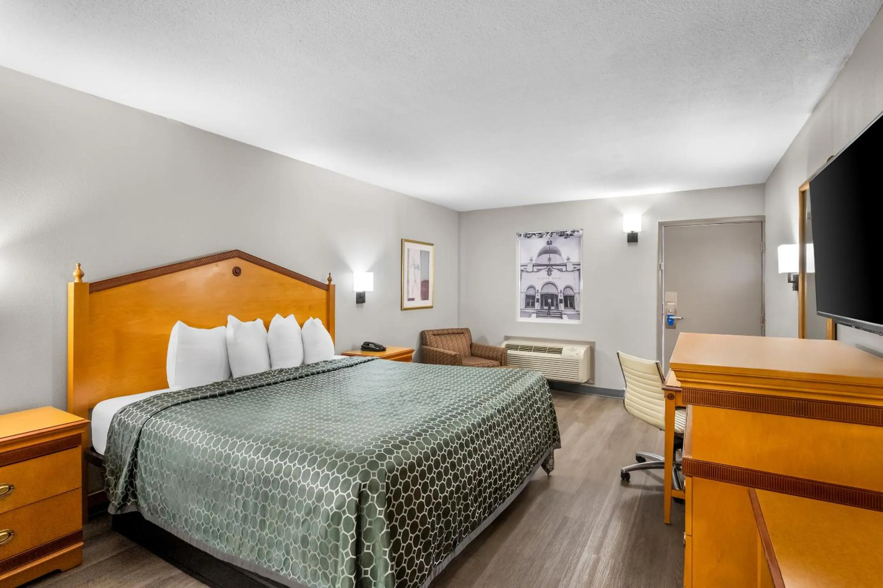 King Room - Non-Smoking in Rodeway Inn Hot Springs National Park Area