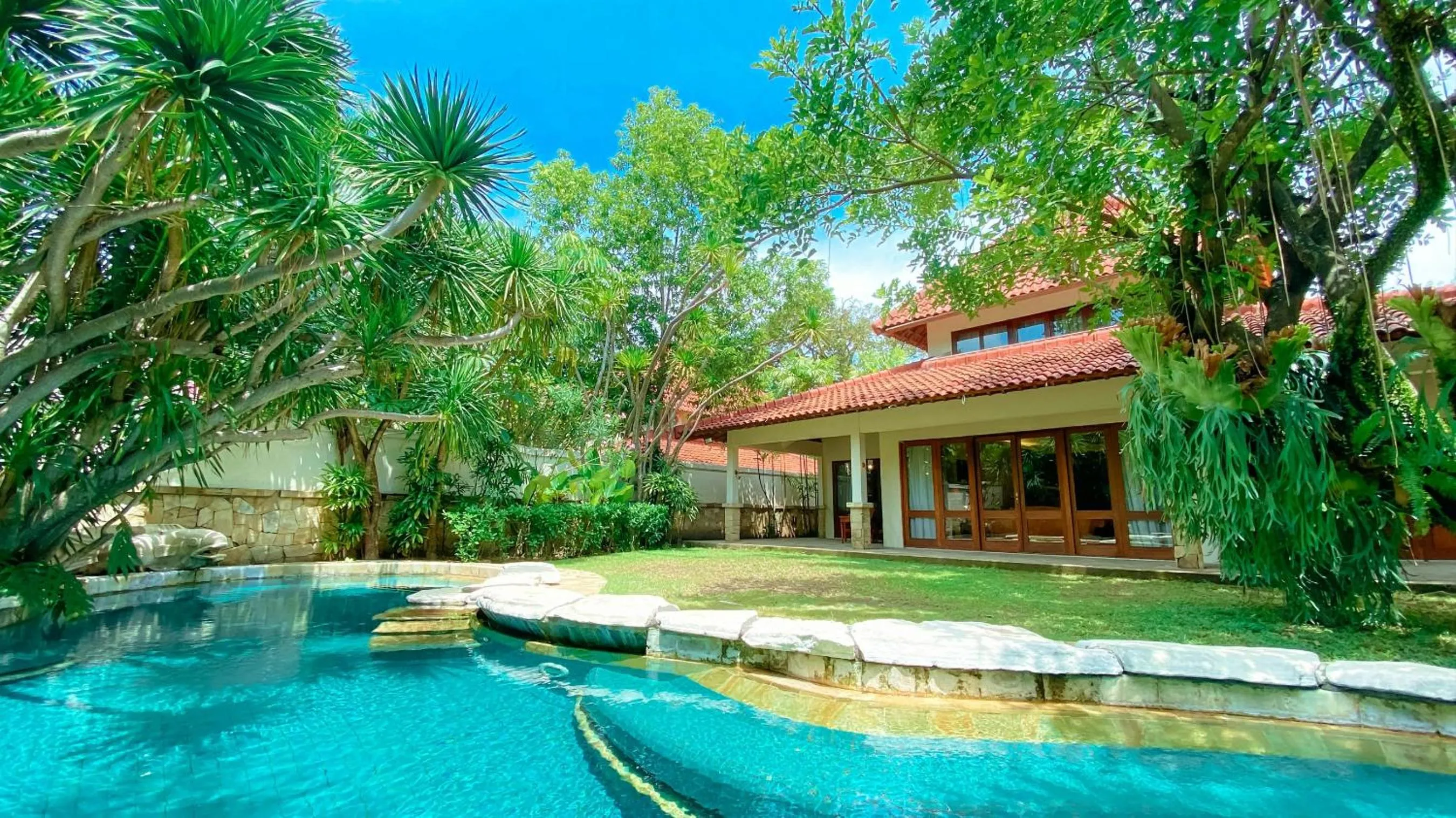 Three-Bedroom Bungalow in Lorin Solo Hotel