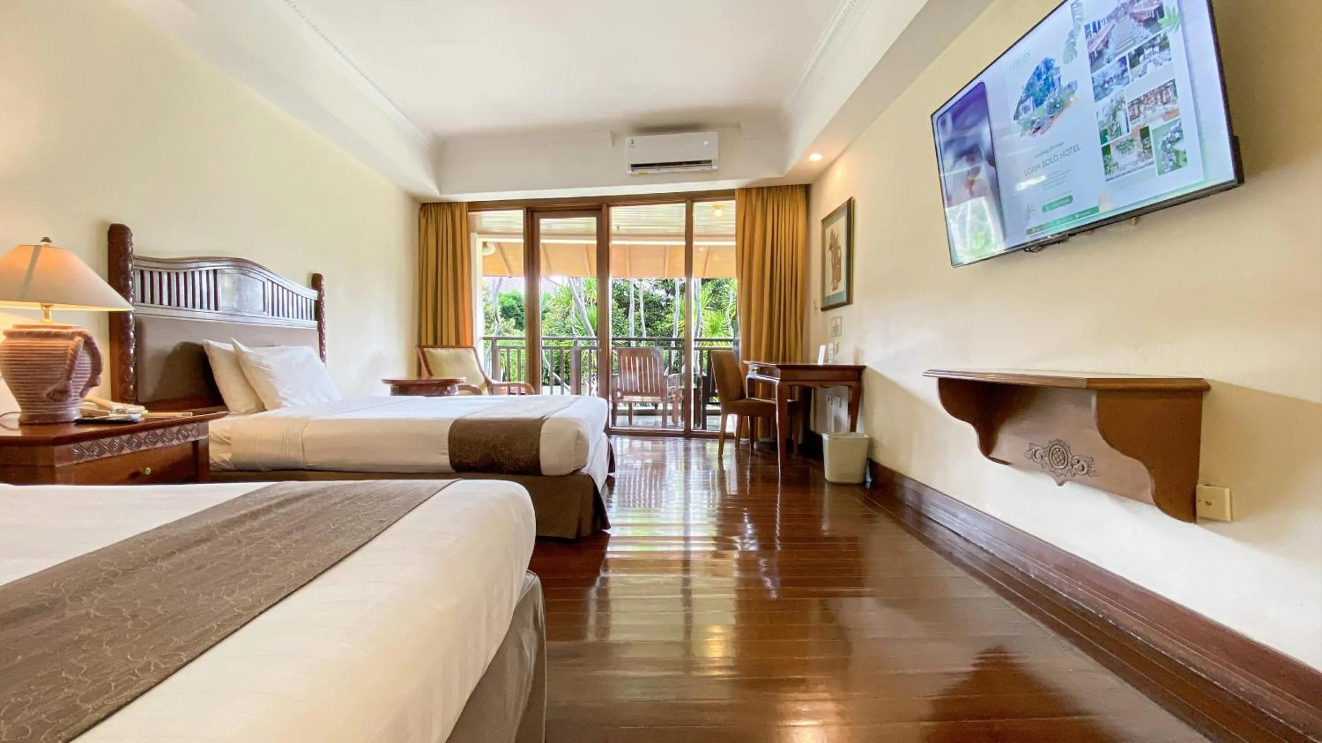 Deluxe Twin Room in Lorin Solo Hotel