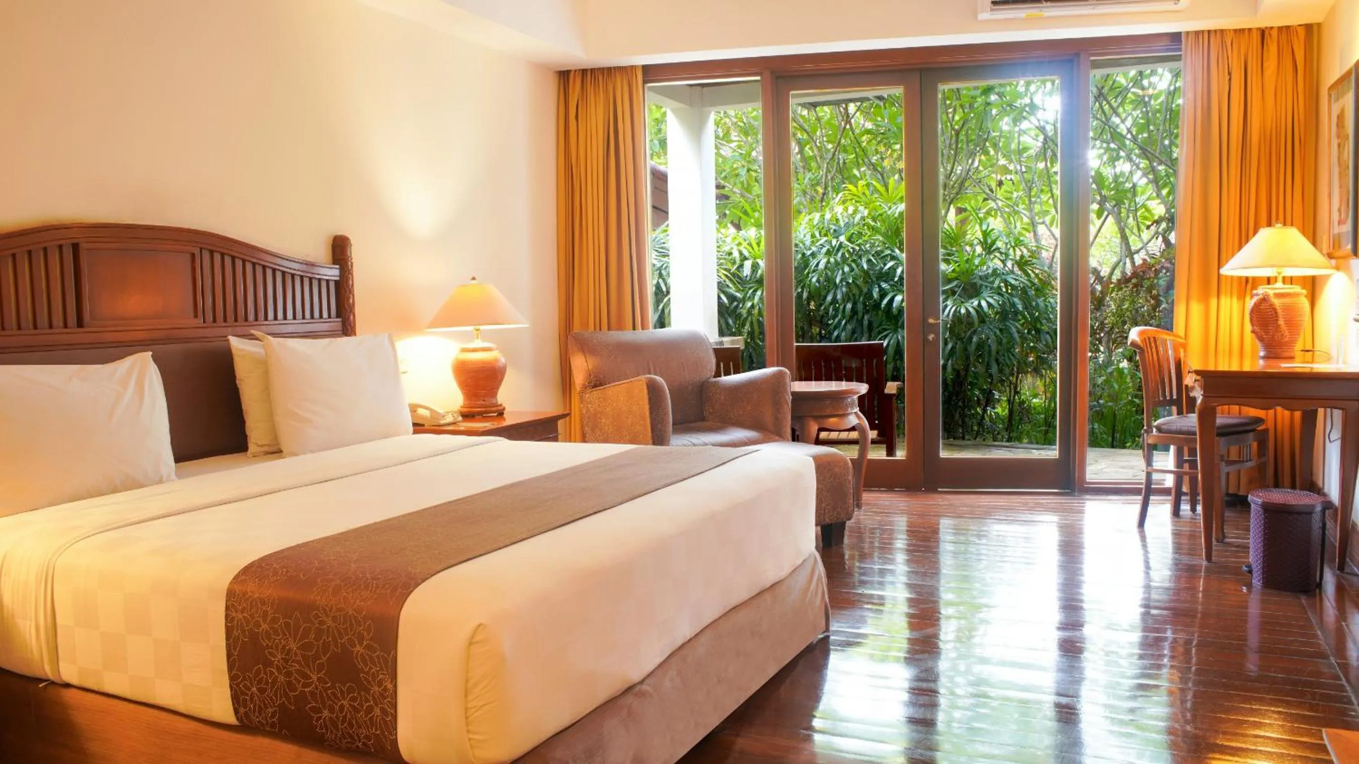 Executive King Room in Lorin Solo Hotel