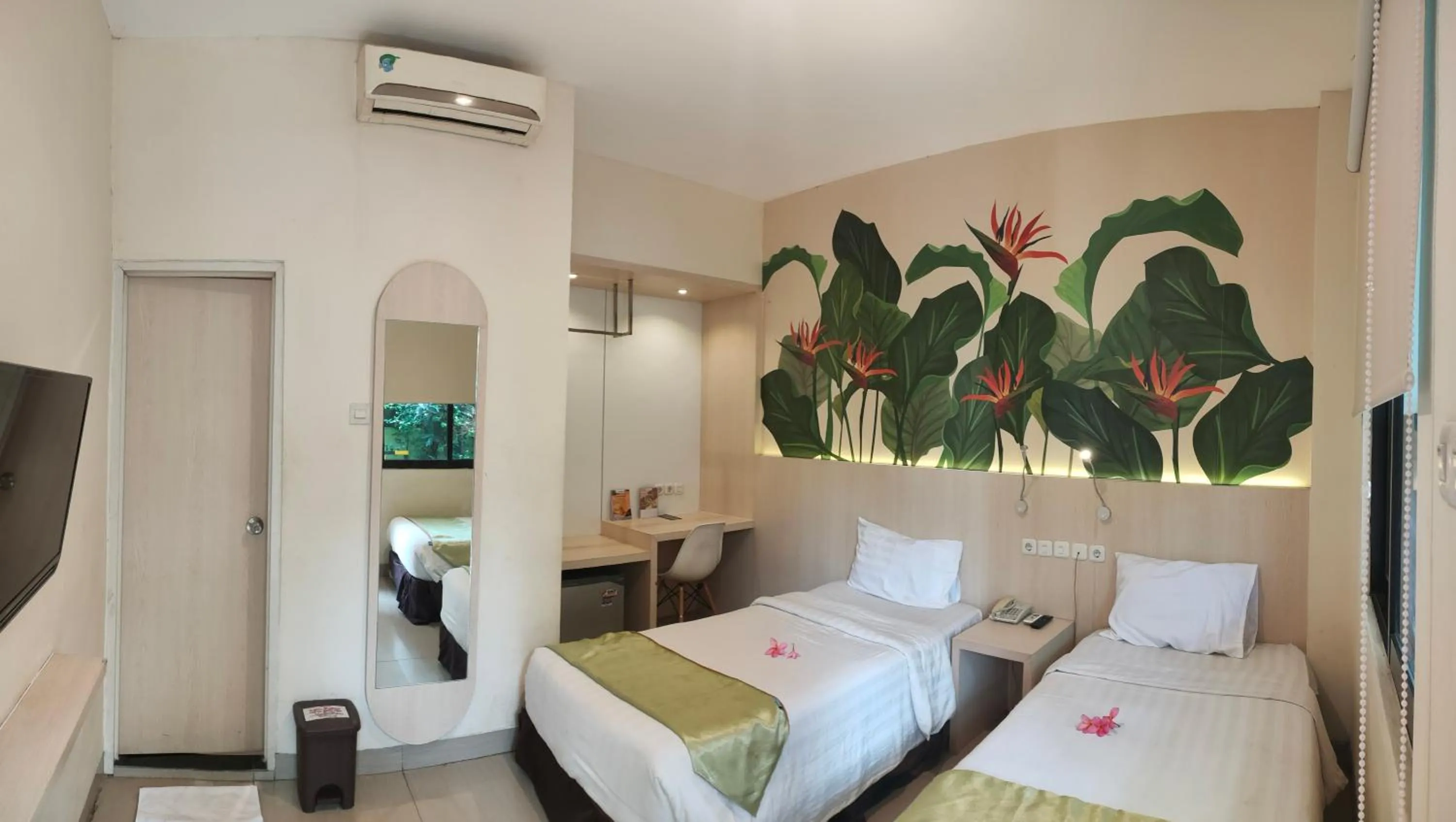 Deluxe Twin Room in D'Bamboo Suites