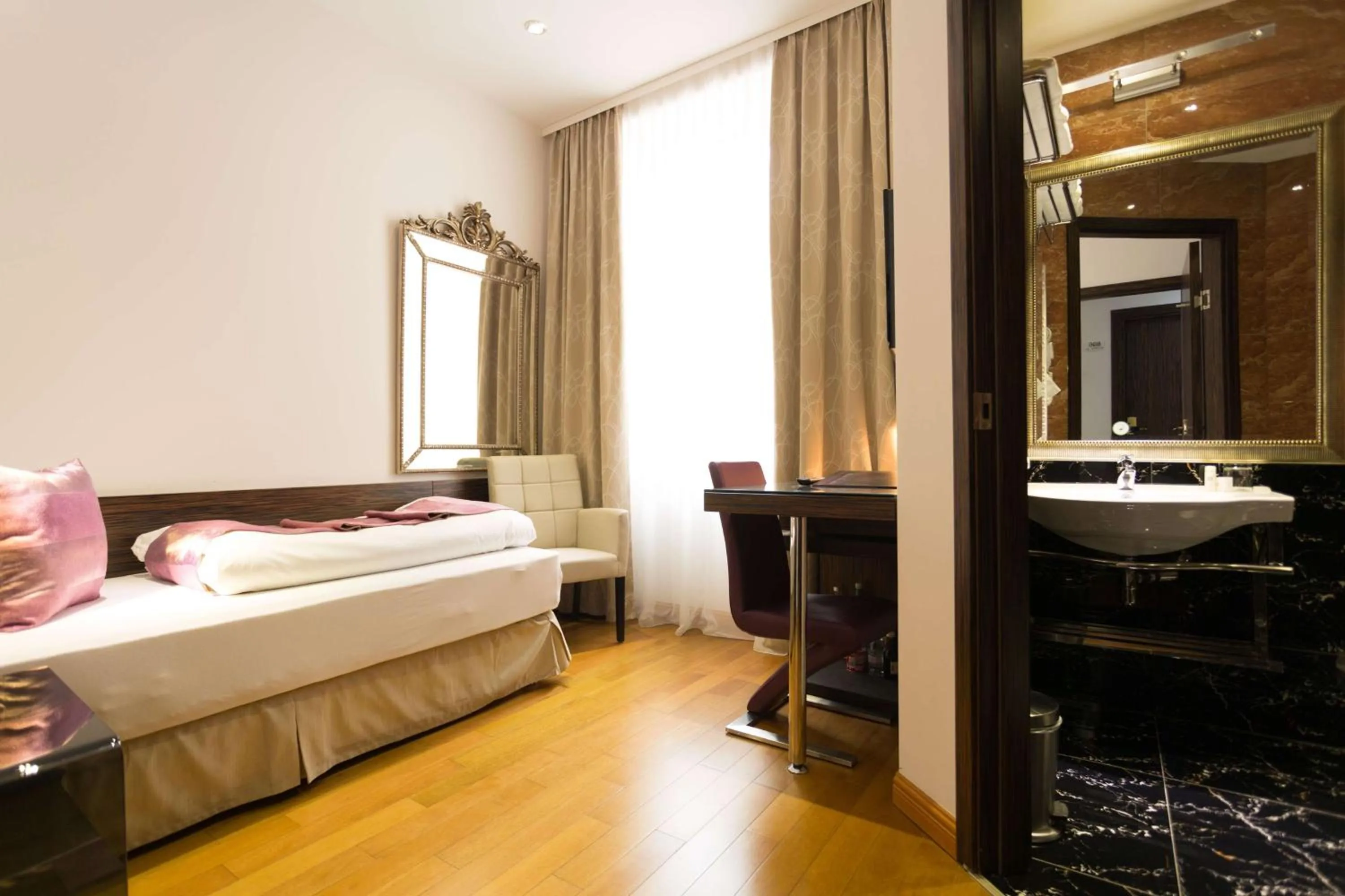 Classic Single Room in Best Western Plus Hotel Arcadia