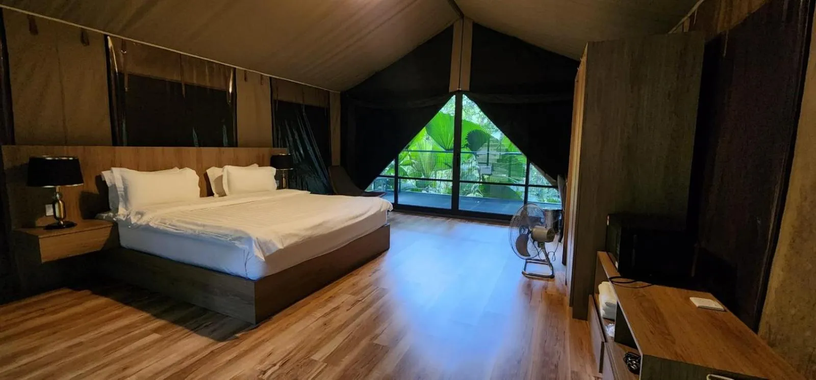 Safari Tent ( 2pax ) in Boulder Valley