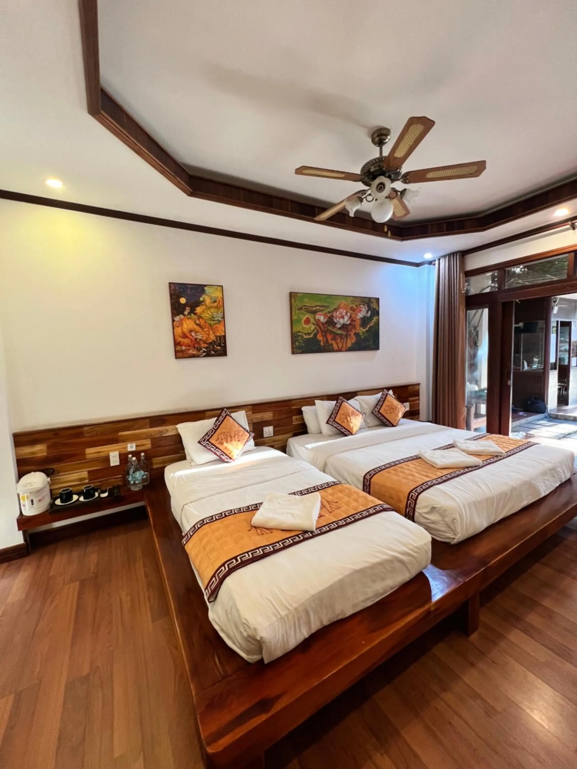 Superior Twin Room in Queens House