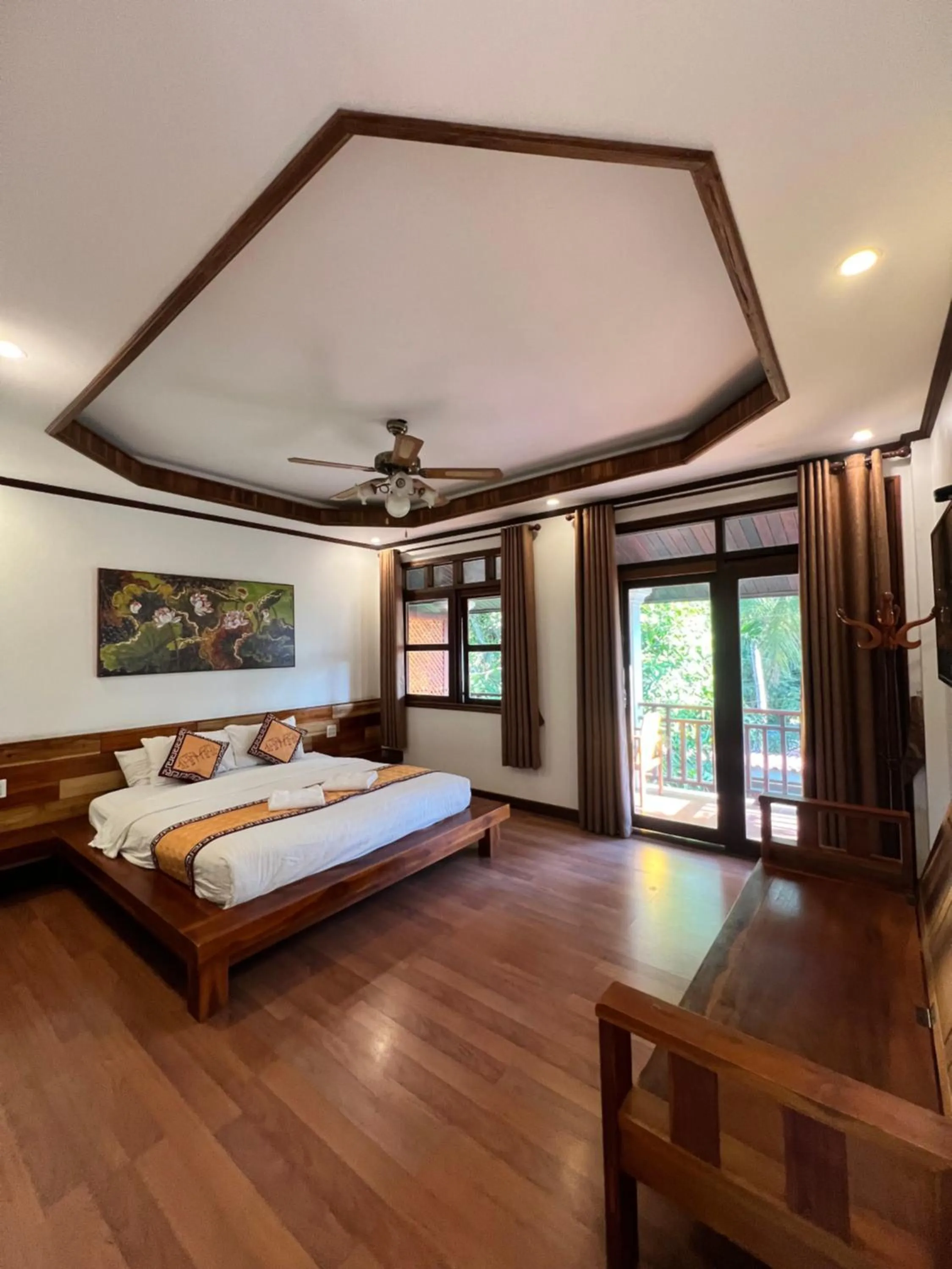 Deluxe Double Room with Balcony in Queens House