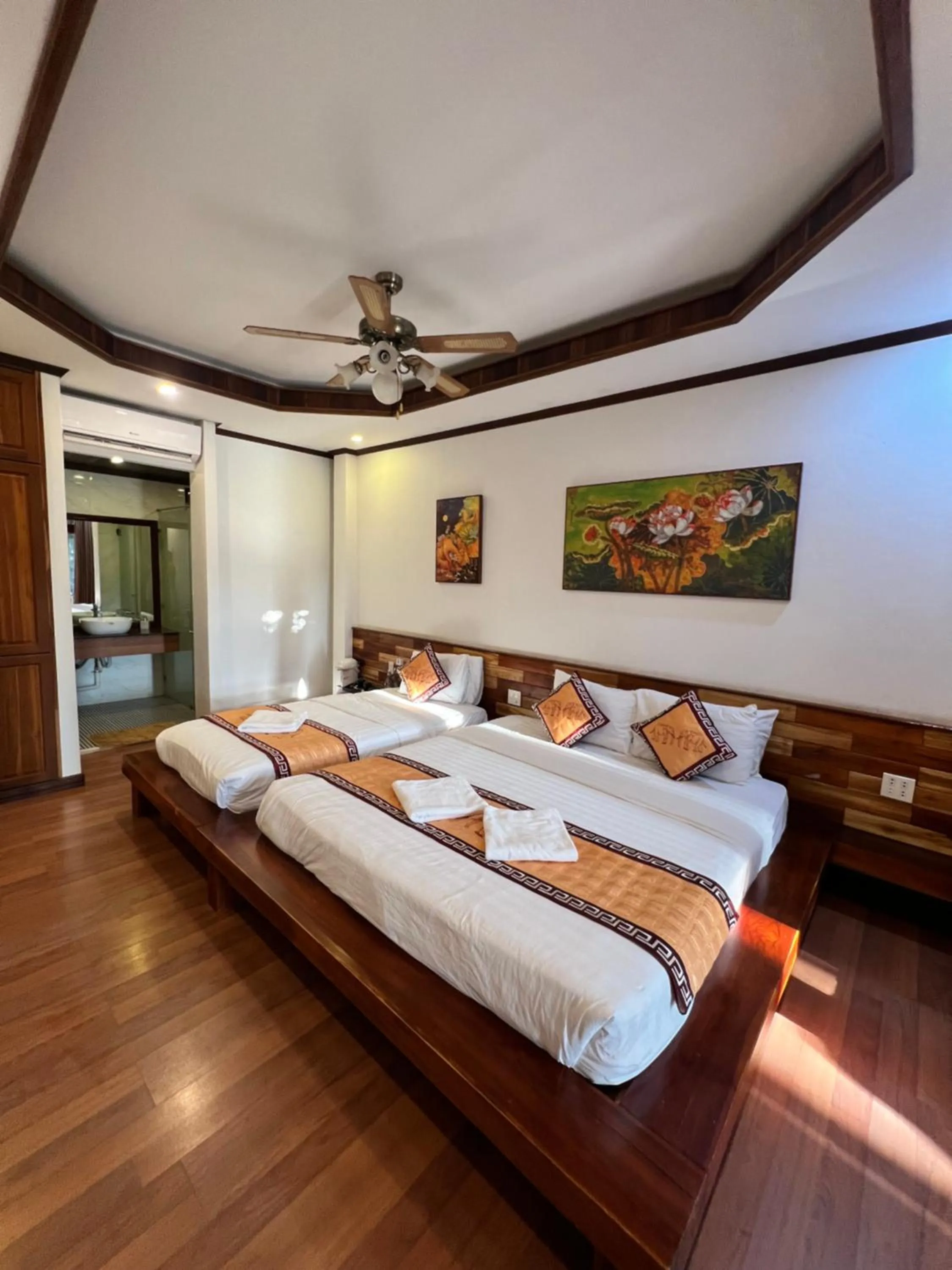 Superior Triple Room in Queens House