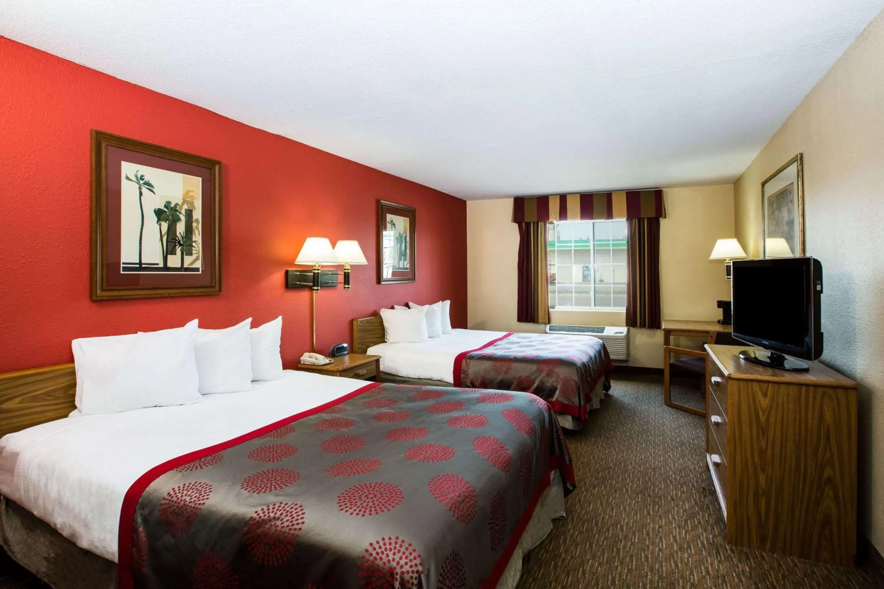 Deluxe Room with Three Queen Beds - Non-Smoking in Ramada by Wyndham Sioux Falls