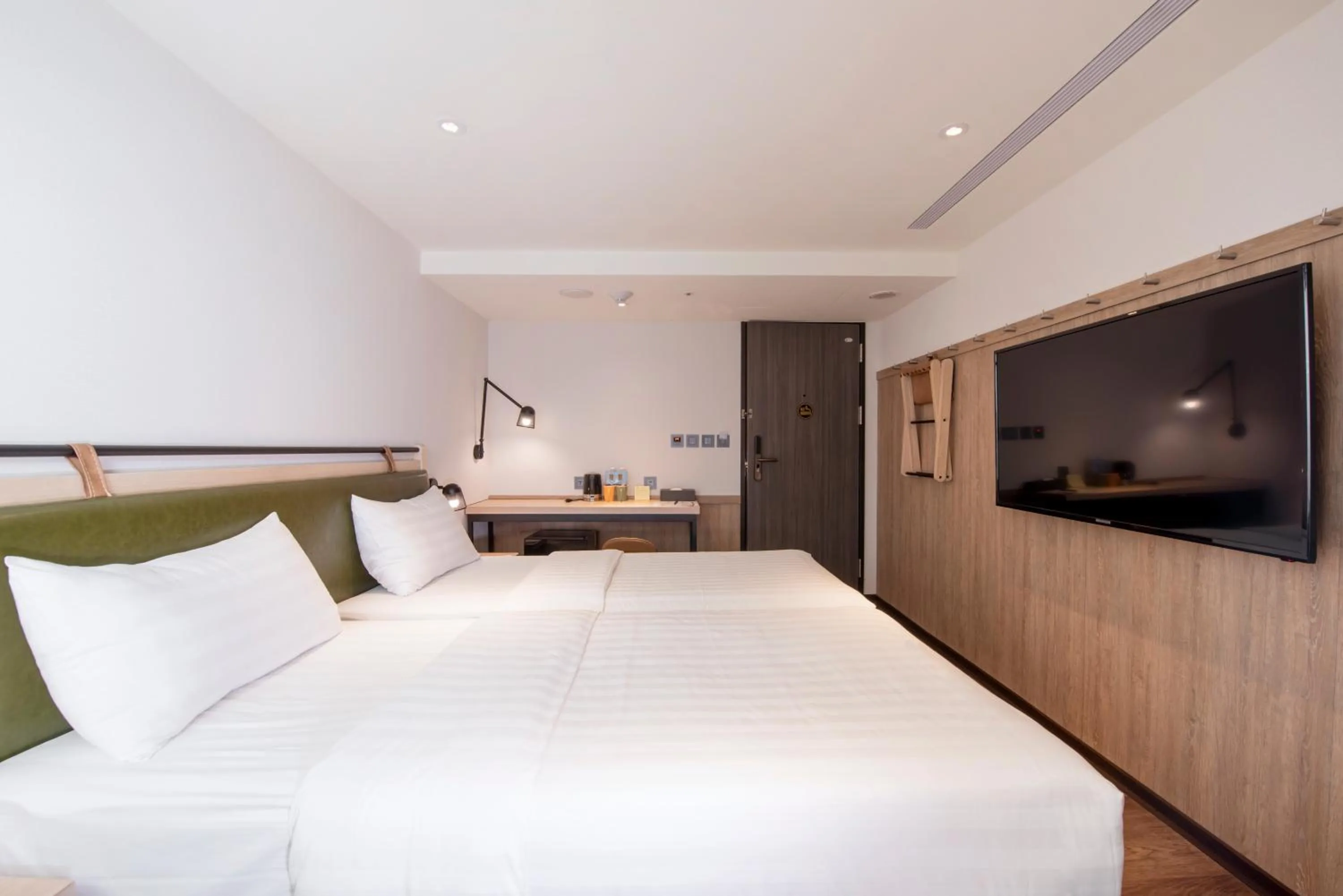 Standard Twin Room without Window in City Suites - Main Station