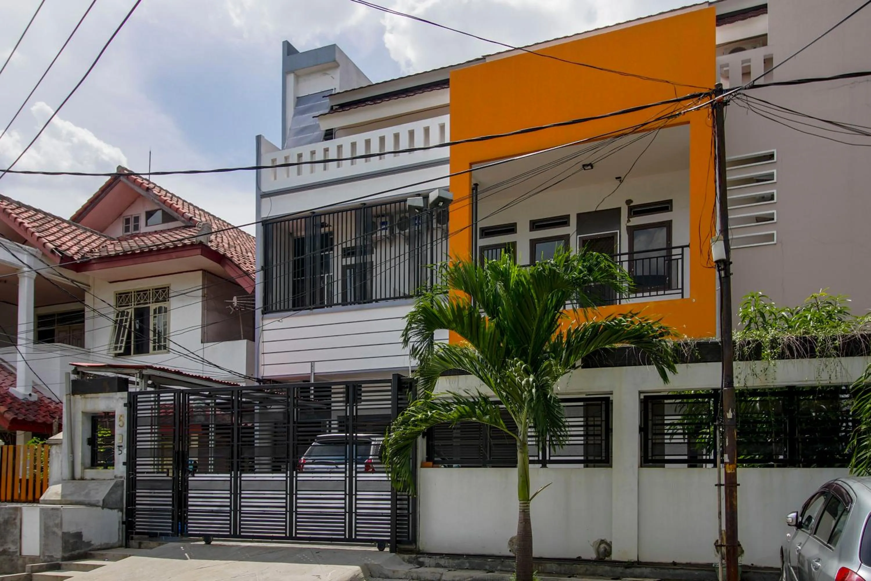 Twin Room in RedDoorz @ Tanjung Duren