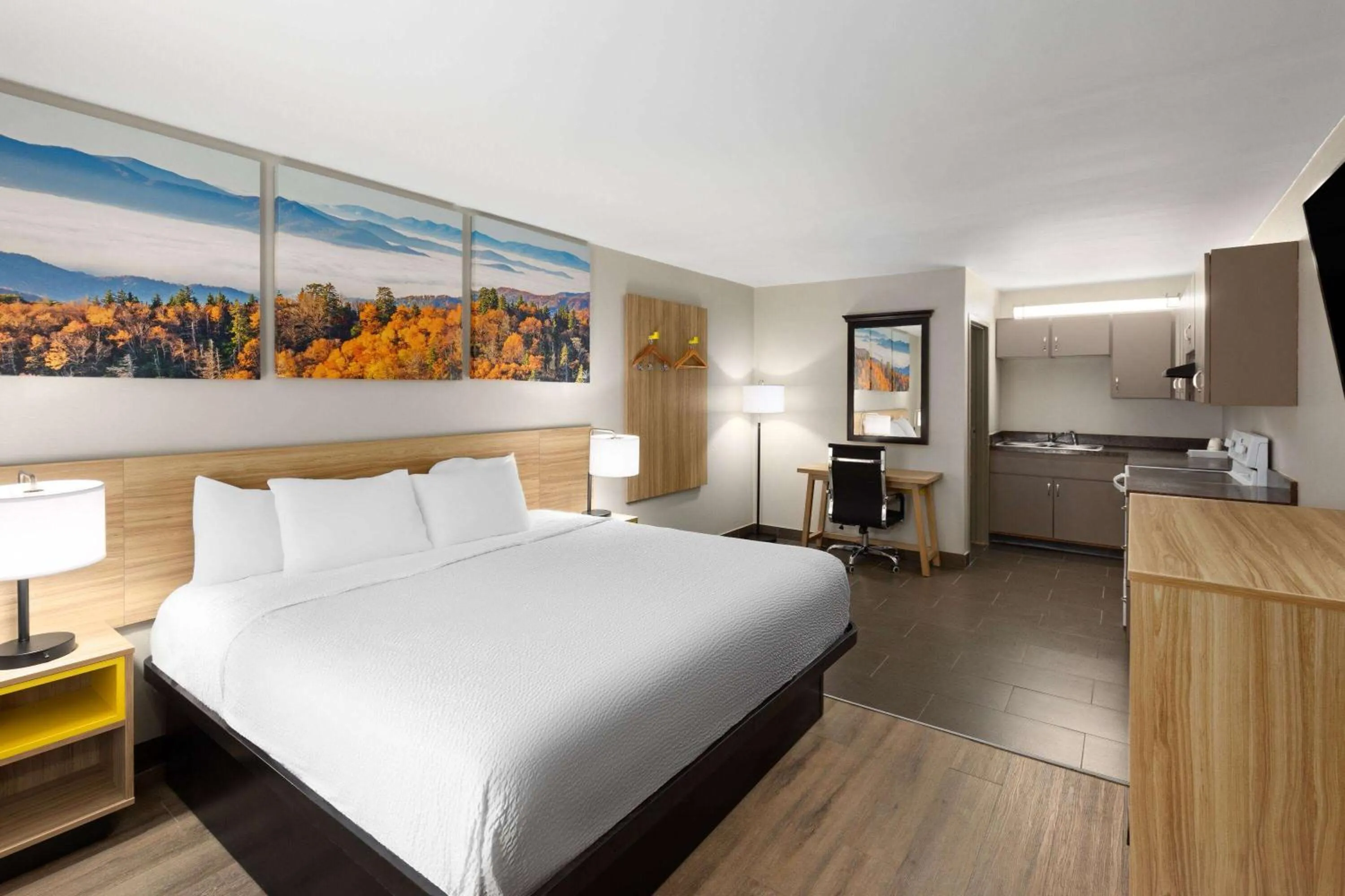 King Studio - Non-Smoking in Days Inn by Wyndham Clarksville North EXIT 4