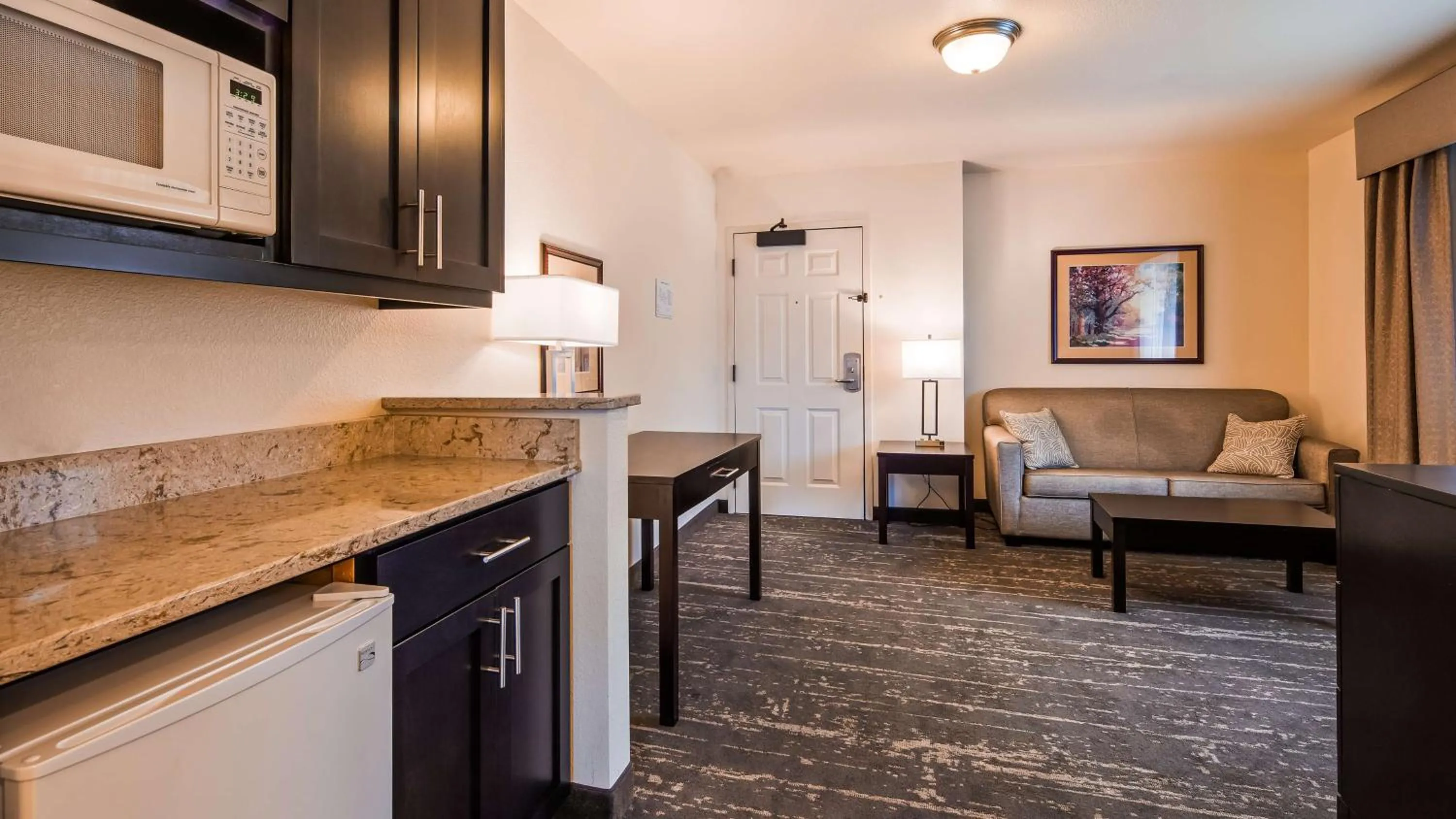 Junior Queen Suite - Non-Smoking in Best Western Plus Edmonds Harbor Inn