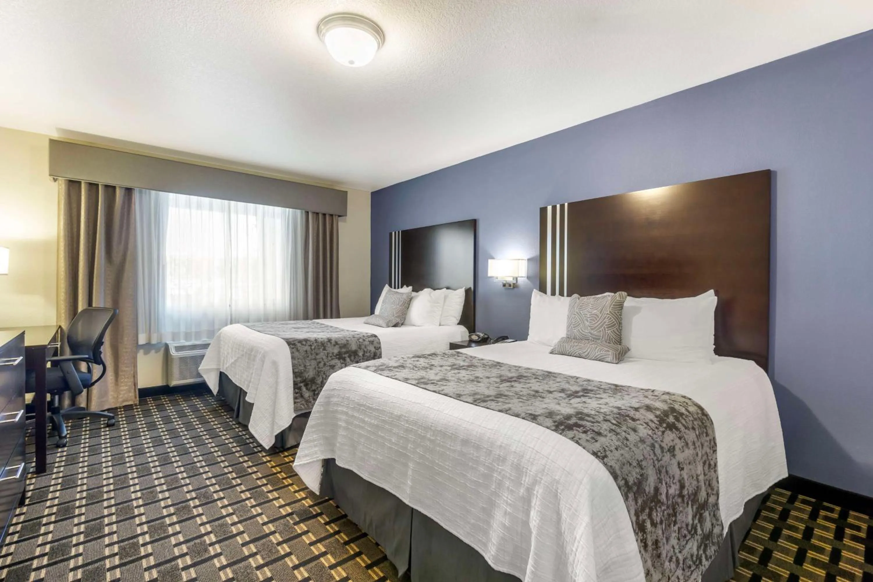 Queen Room with Two Queen Beds in Best Western Plus Edmonds Harbor Inn