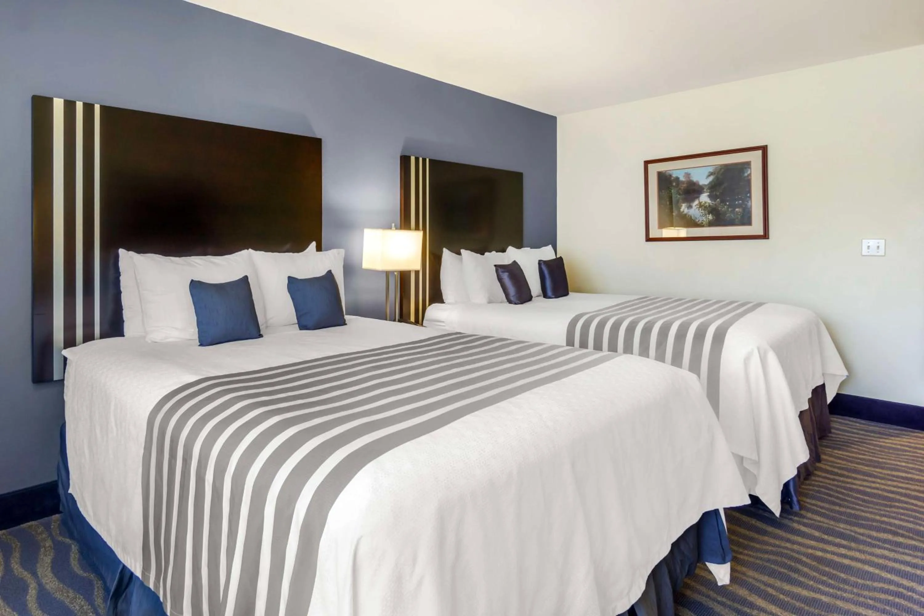 Queen Room with Two Queen Beds and Mobility Accessible Tub - Non-Smoking in Best Western Plus Edmonds Harbor Inn
