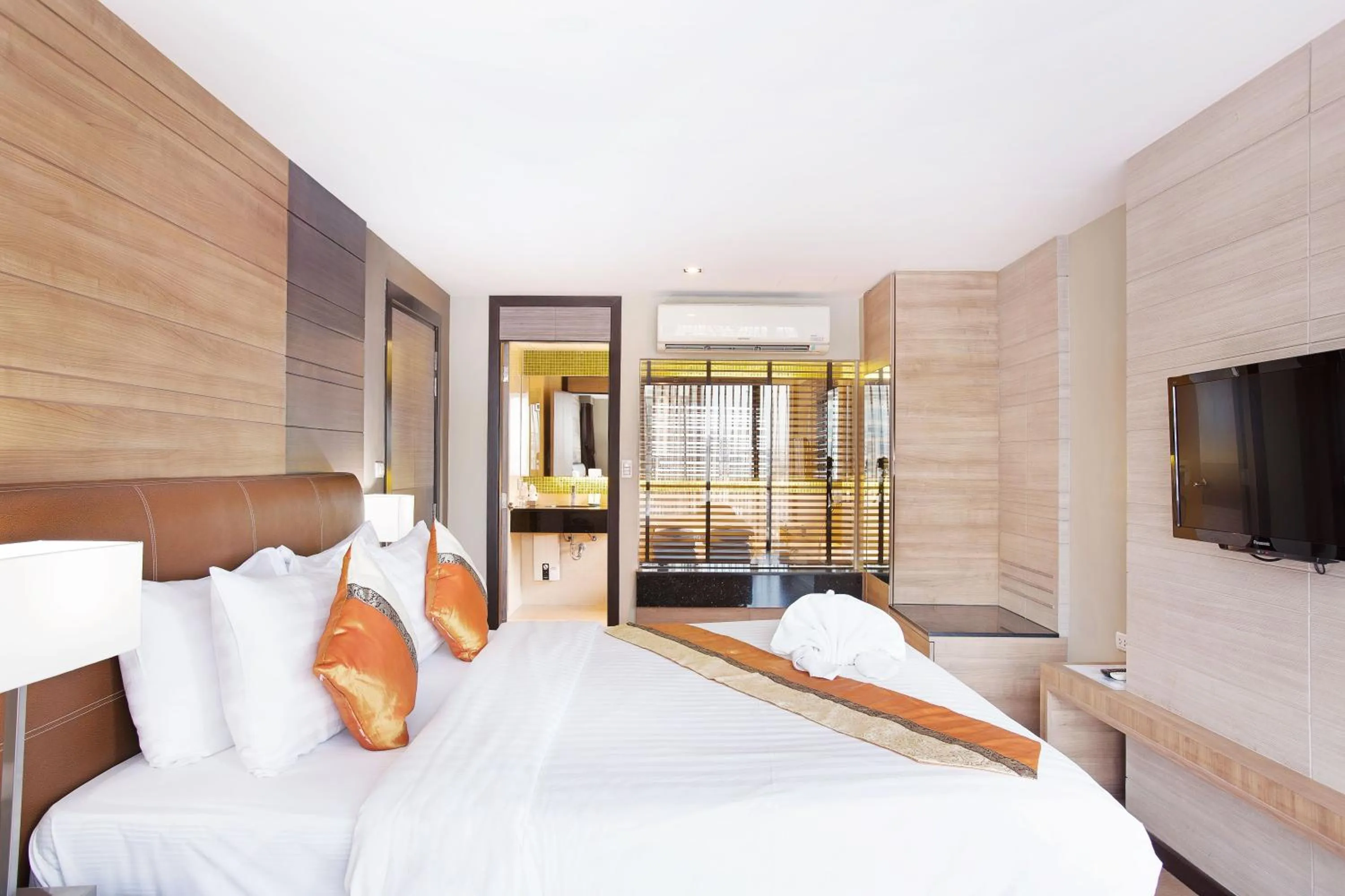 Junior Suite in Mida Hotel Ngamwongwan - SHA Plus