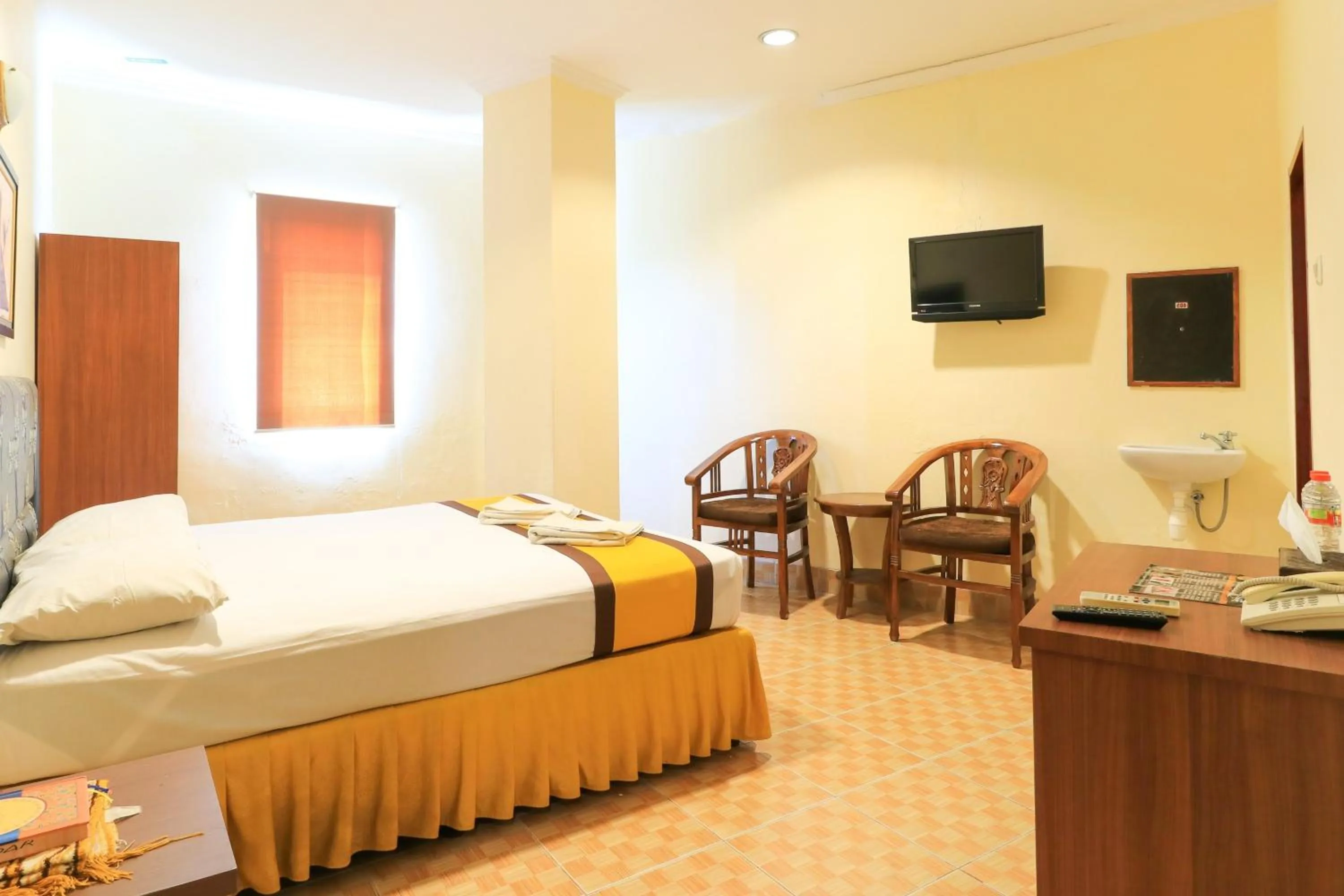 Deluxe Double Room in Al-Badar Hotel Syariah Makassar