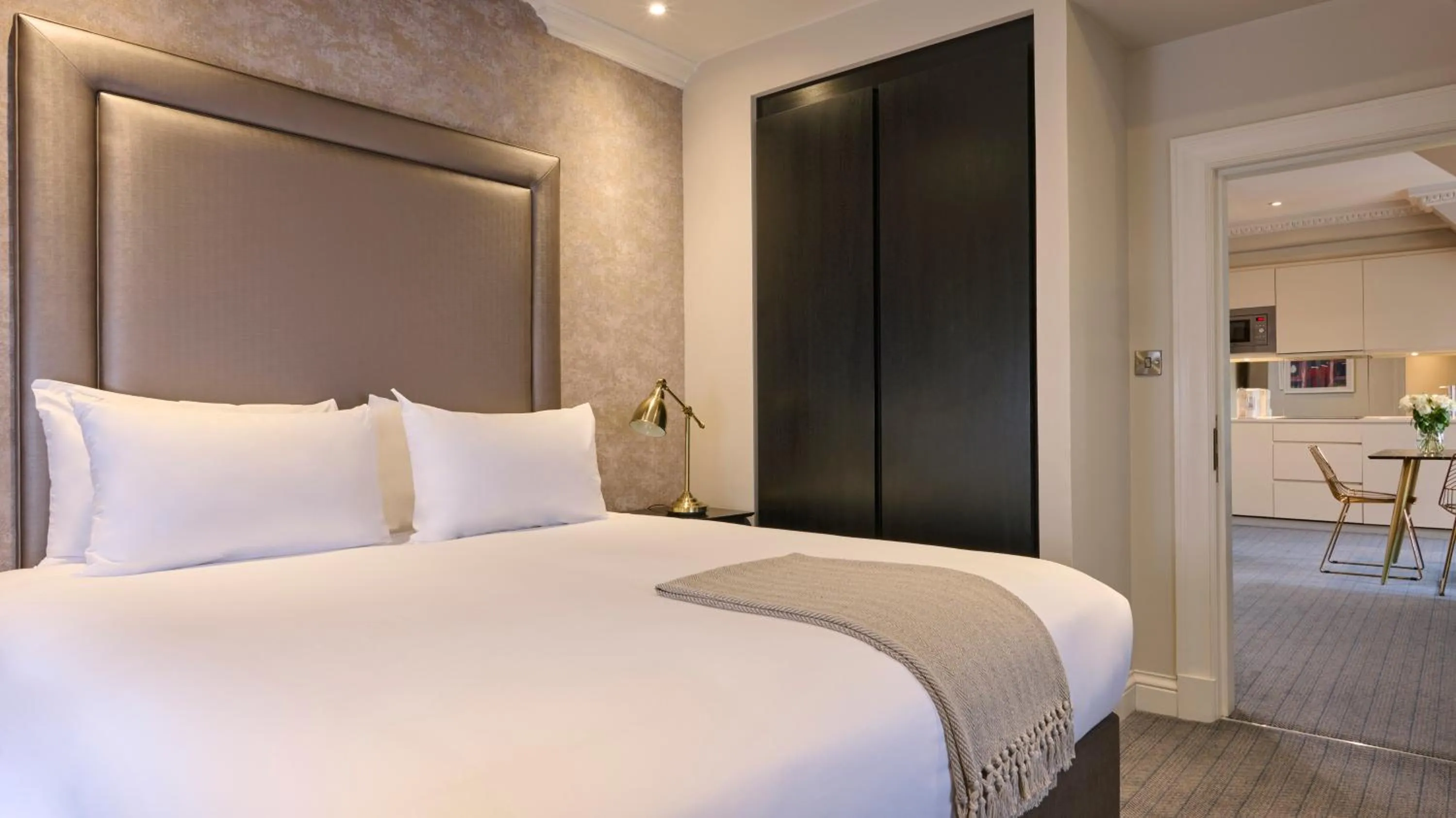 One Bedroom Premier City View in Fraser Suites Edinburgh