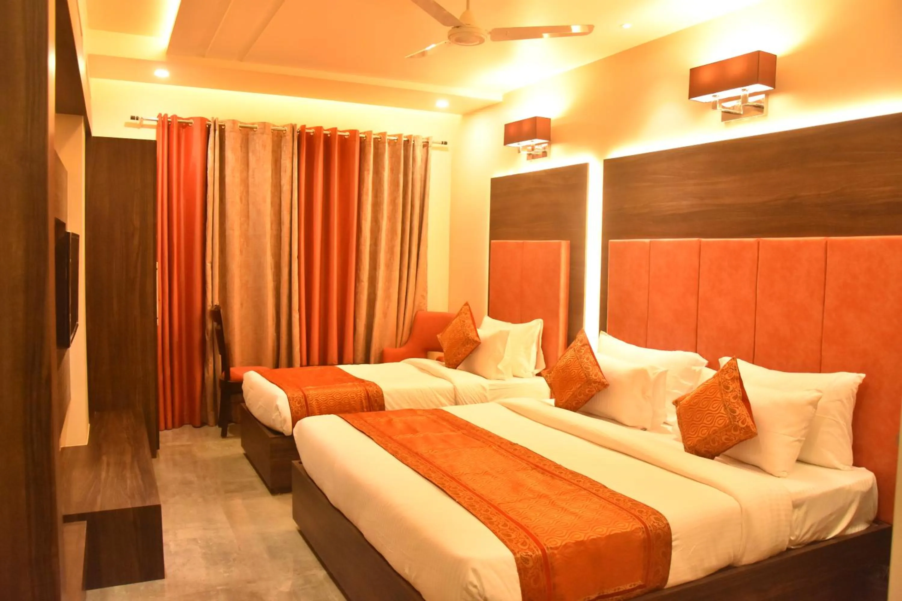 Deluxe Family Suite in Hotel Abhinav International