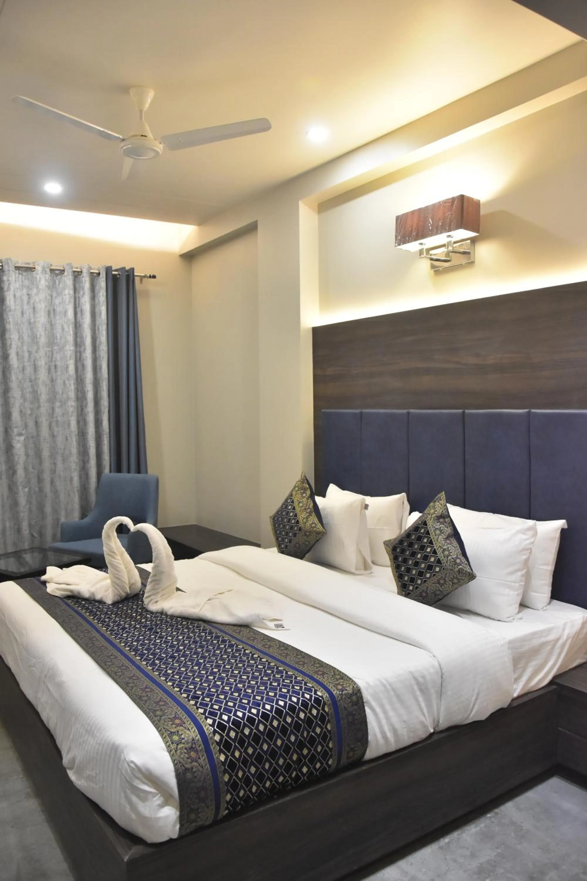 Deluxe Double Room (2 Adults + 1 Child) in Hotel Abhinav International