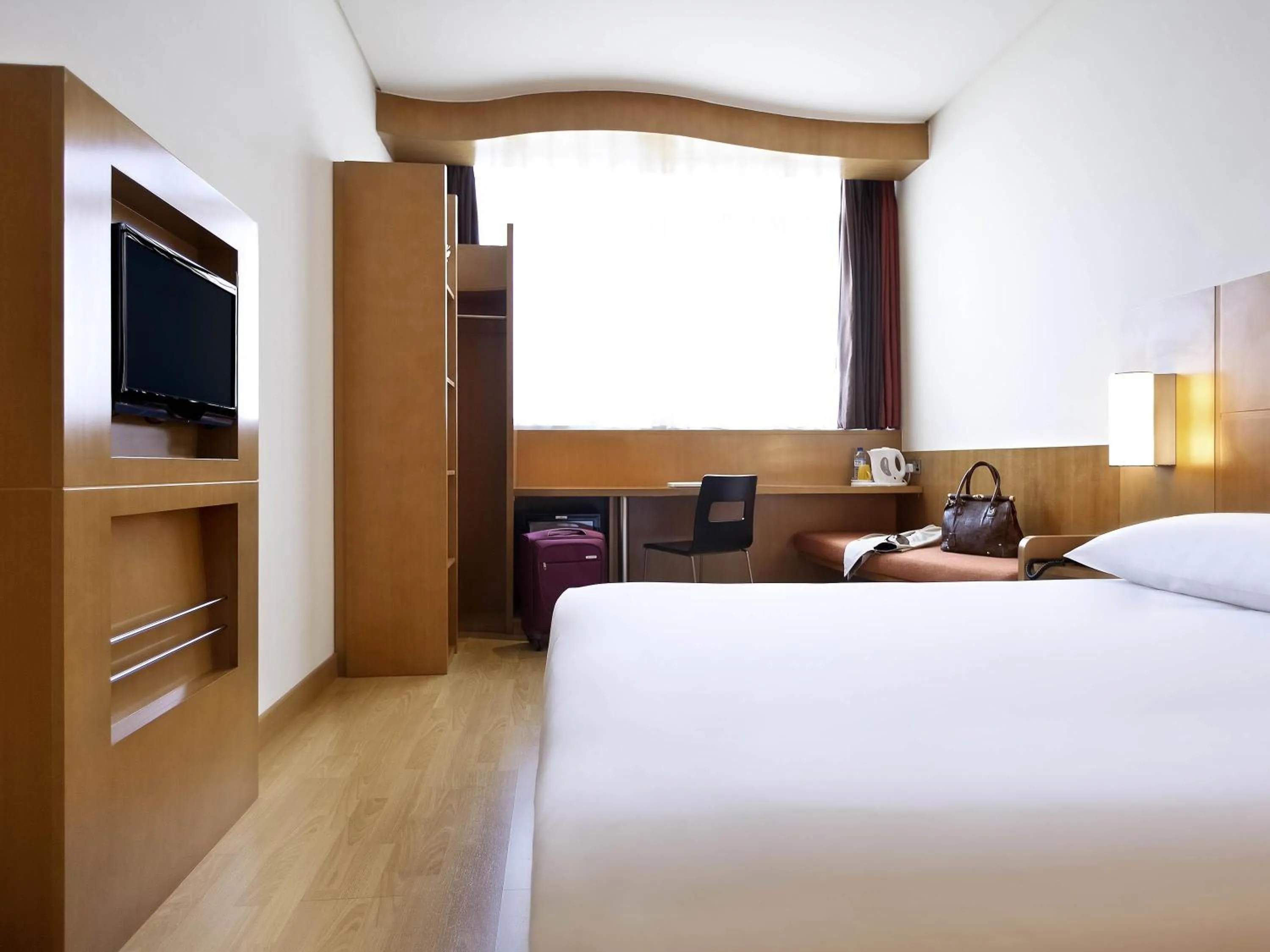 Standard Double Room in Ibis Abu Dhabi Gate