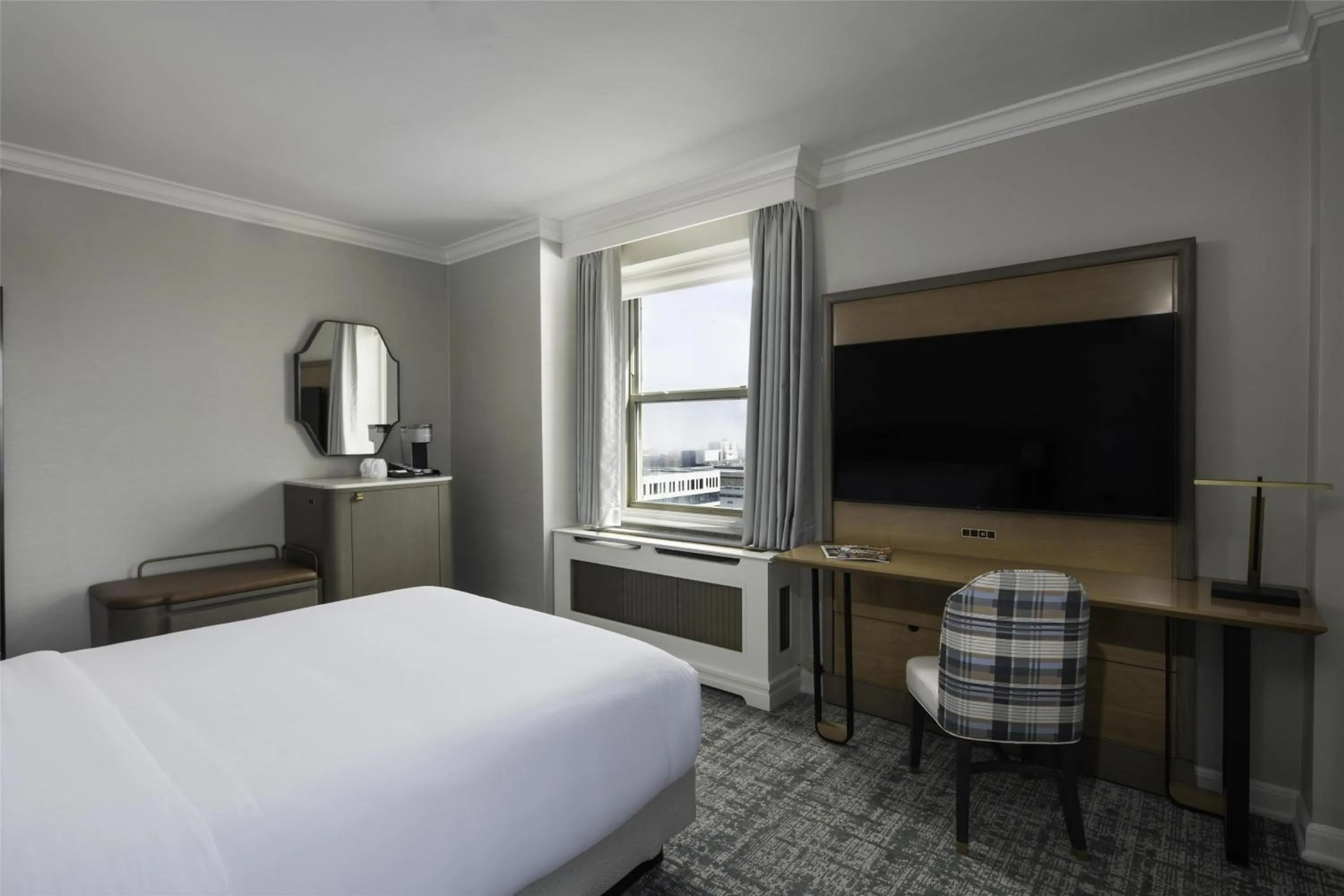 Queen Room in Hilton Milwaukee