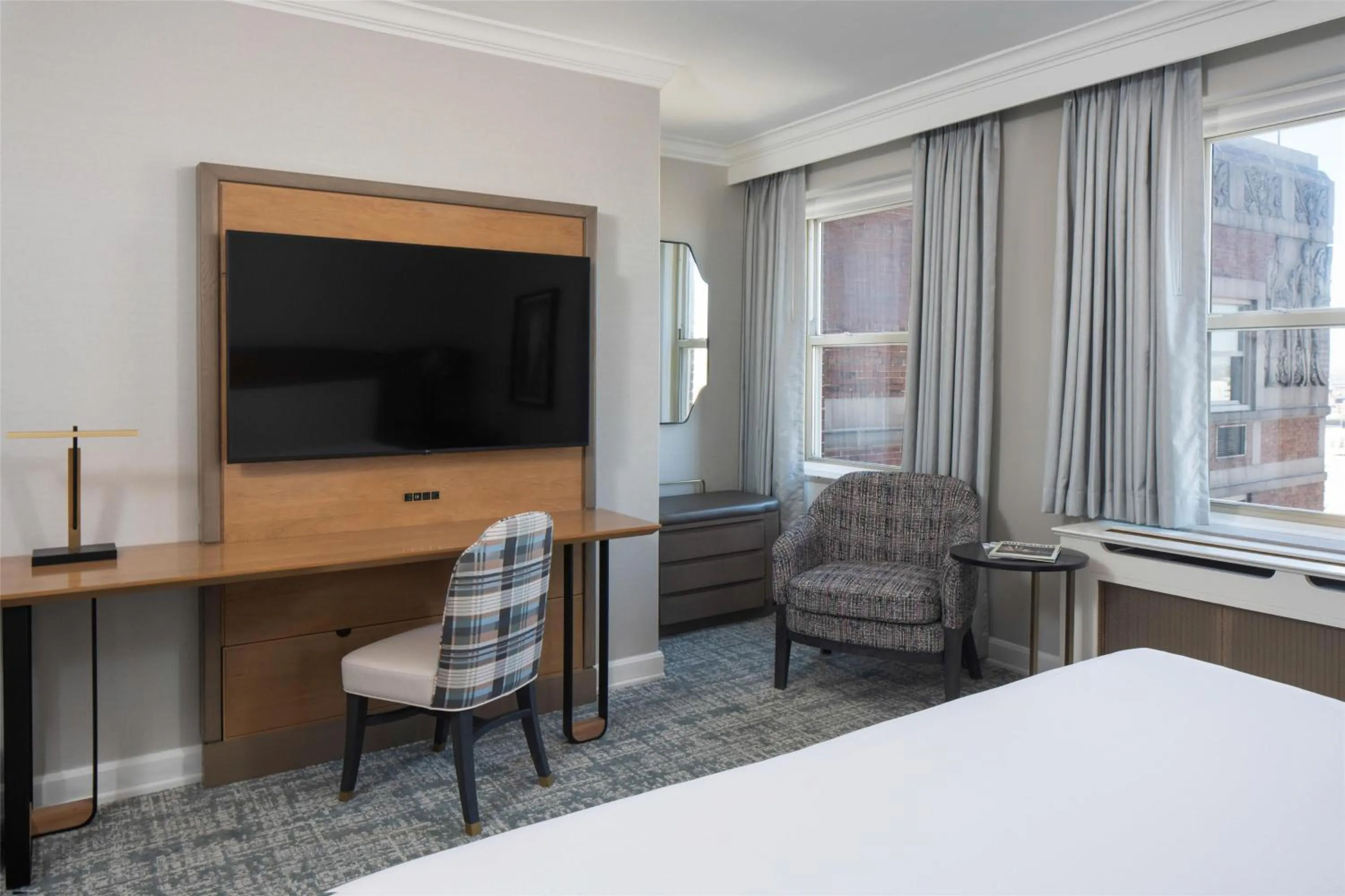 Deluxe King Room in Hilton Milwaukee