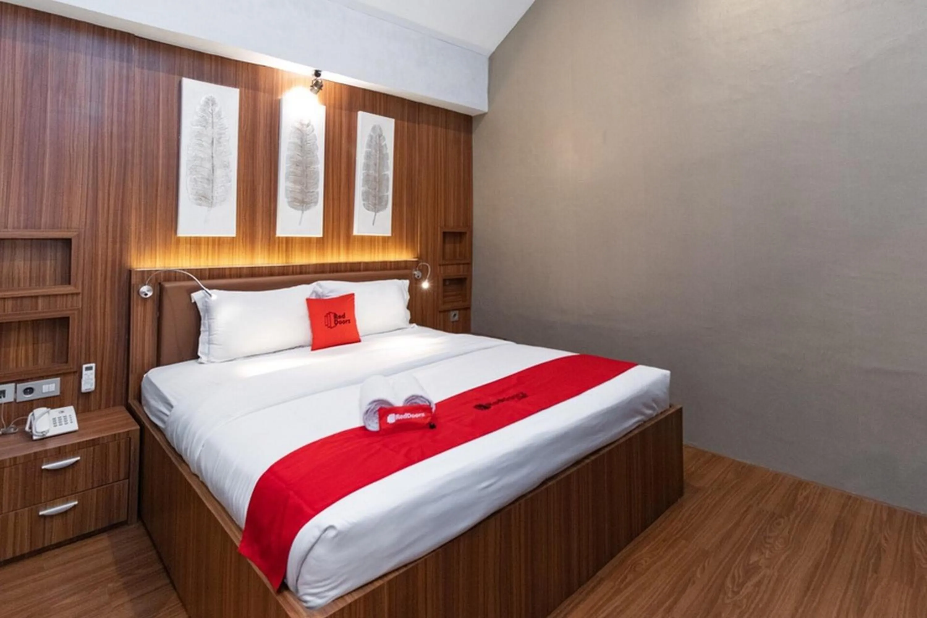 Suite in RedDoorz Premium near Centre Point Mall Medan