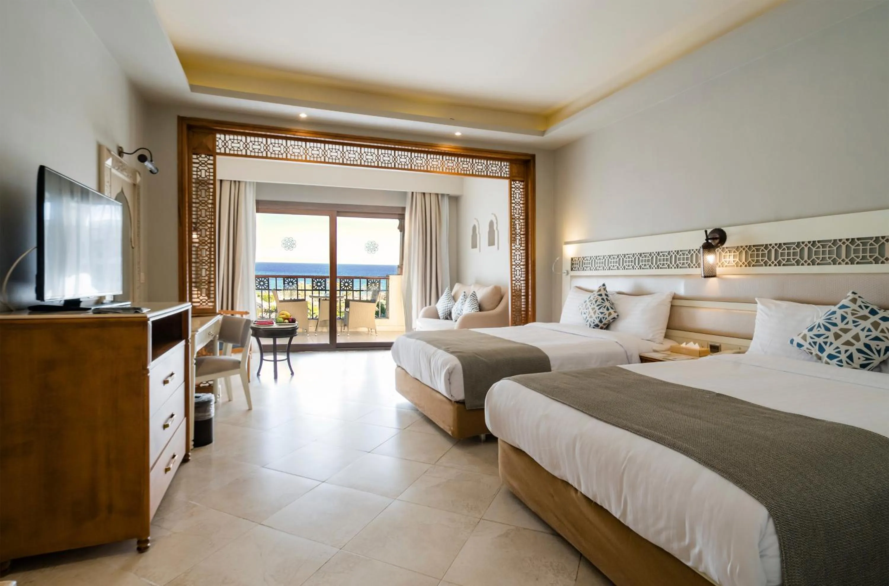 Deluxe Room with partial sea view - single occupancy in Sunrise Arabian Beach Resort