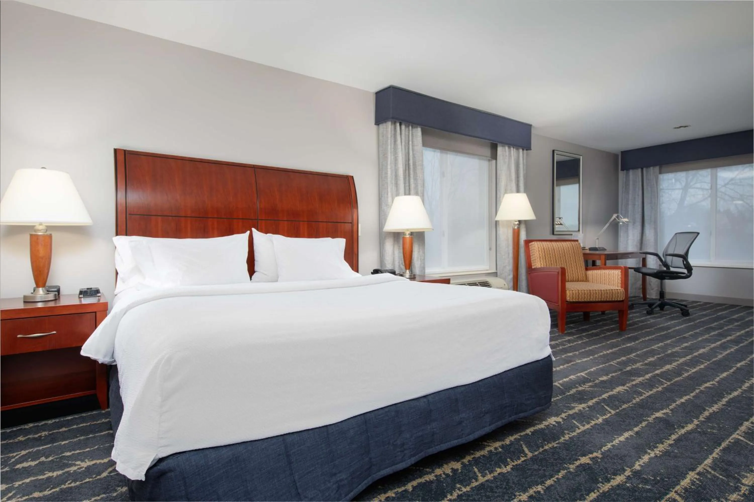 King Suite with Spa Bath - Non-Smoking in Hilton Garden Inn Milwaukee Northwest Conference Center