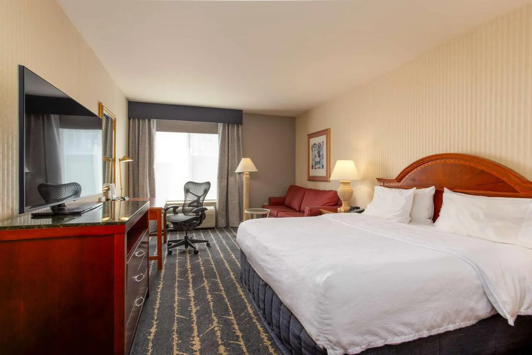 King Room with Sofa Bed in Hilton Garden Inn Milwaukee Northwest Conference Center