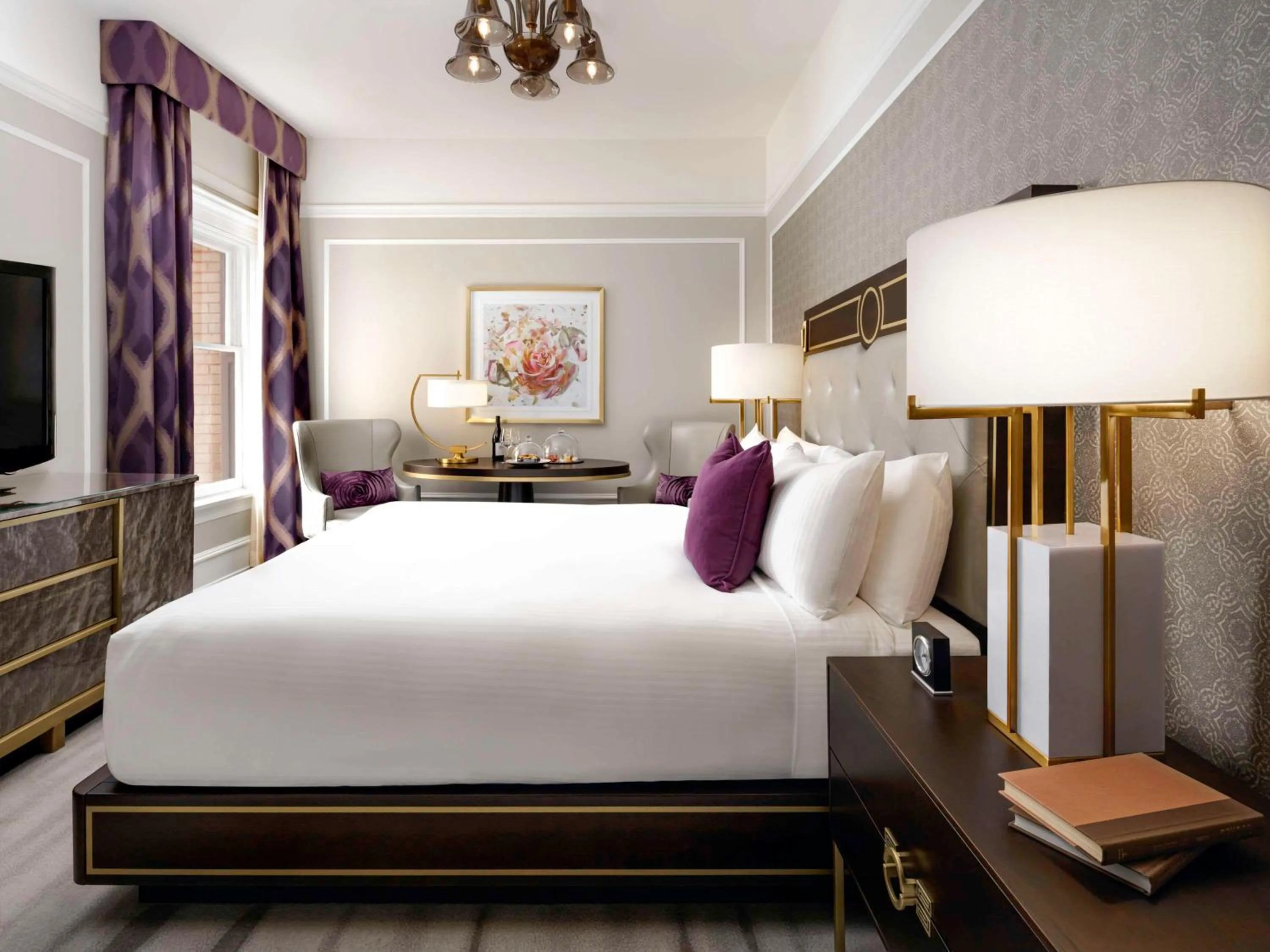 Fairmont Gold City View 1 Queen in Fairmont Empress Hotel