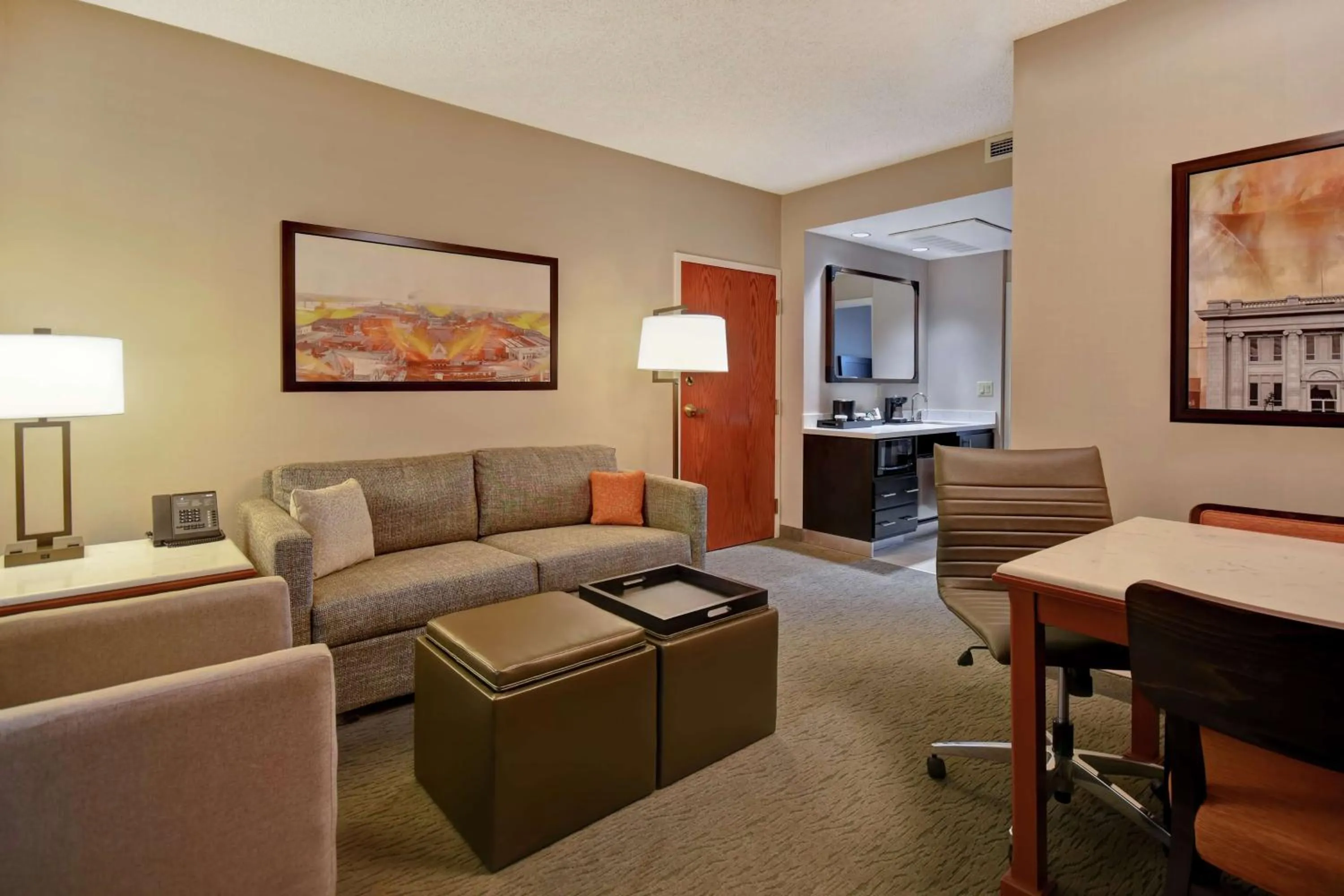 One-Bedroom Queen Suite with Tub - Mobility Accessible in Embassy Suites Little Rock