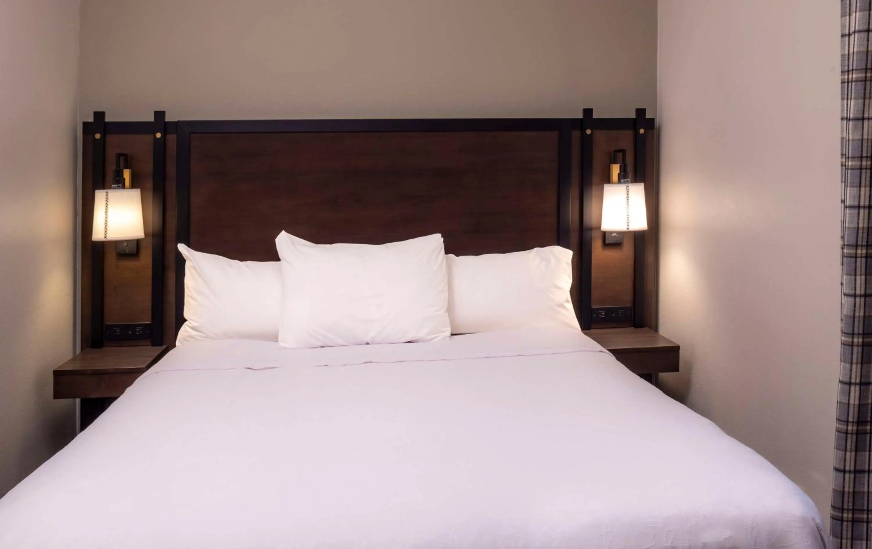 Non-Smoking Queen Suite with Fireplace in Homewood Suites by Hilton Jackson