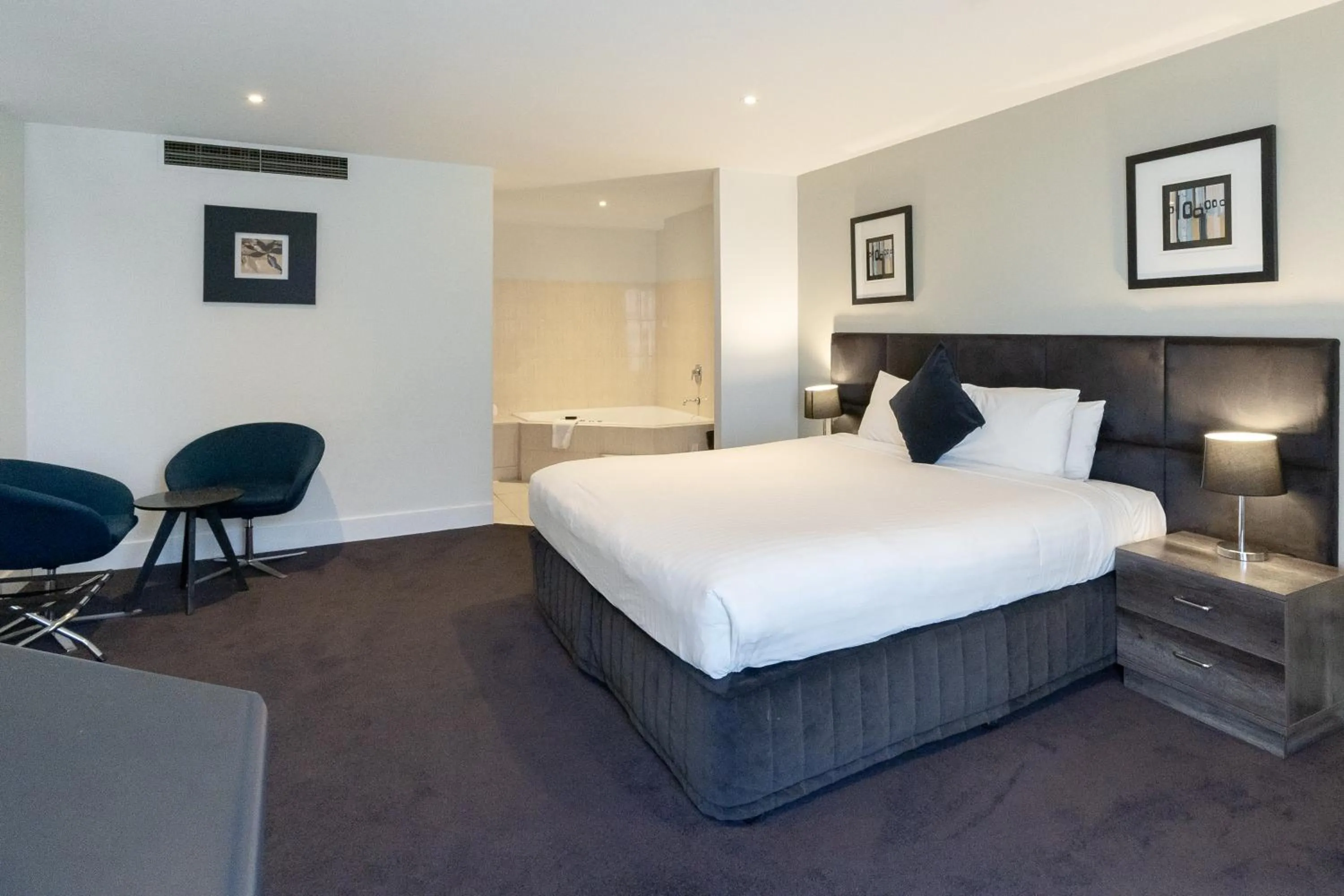 Standard Spa Room in Adelaide Rockford