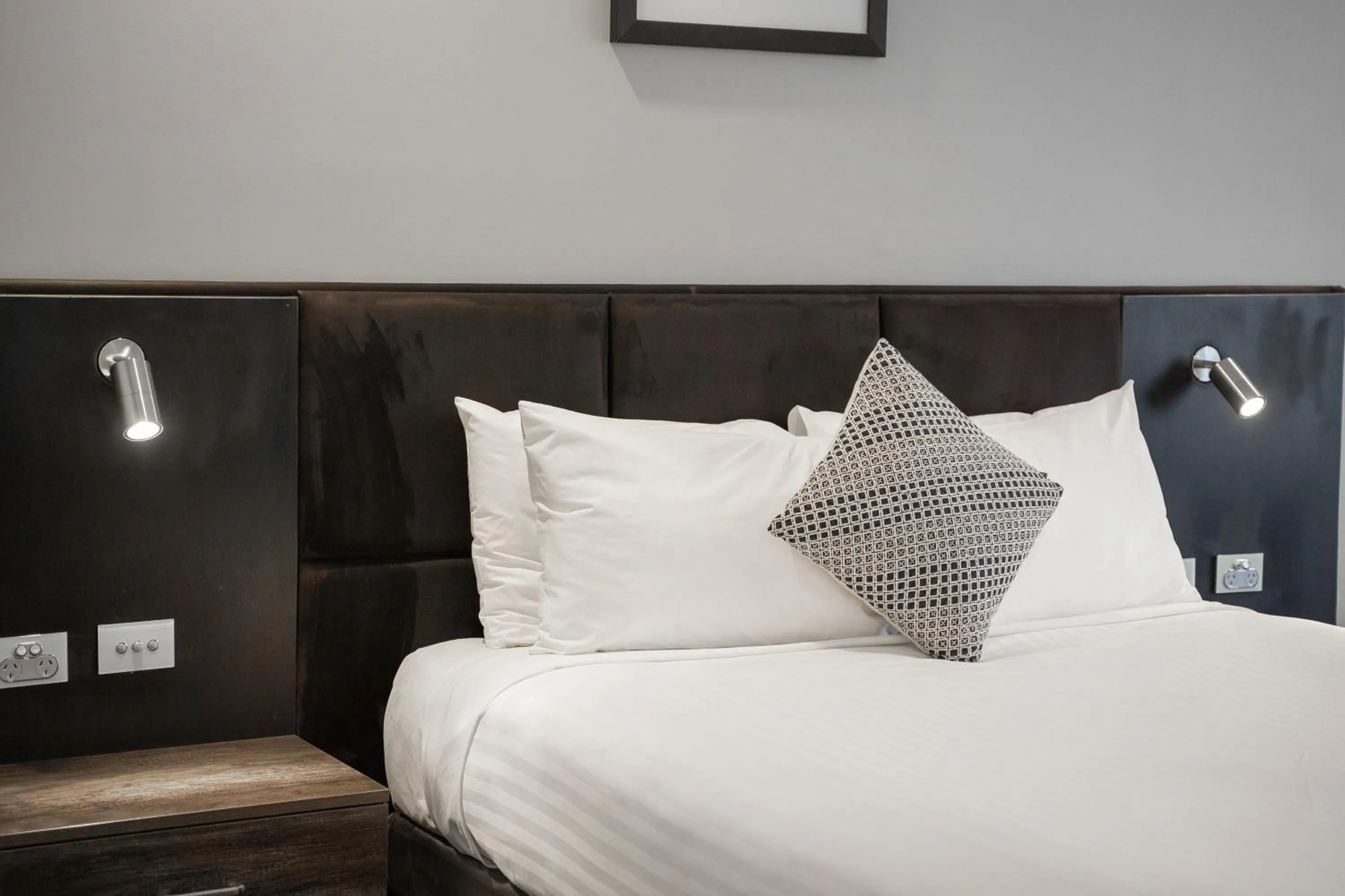 Standard Queen Room in Adelaide Rockford