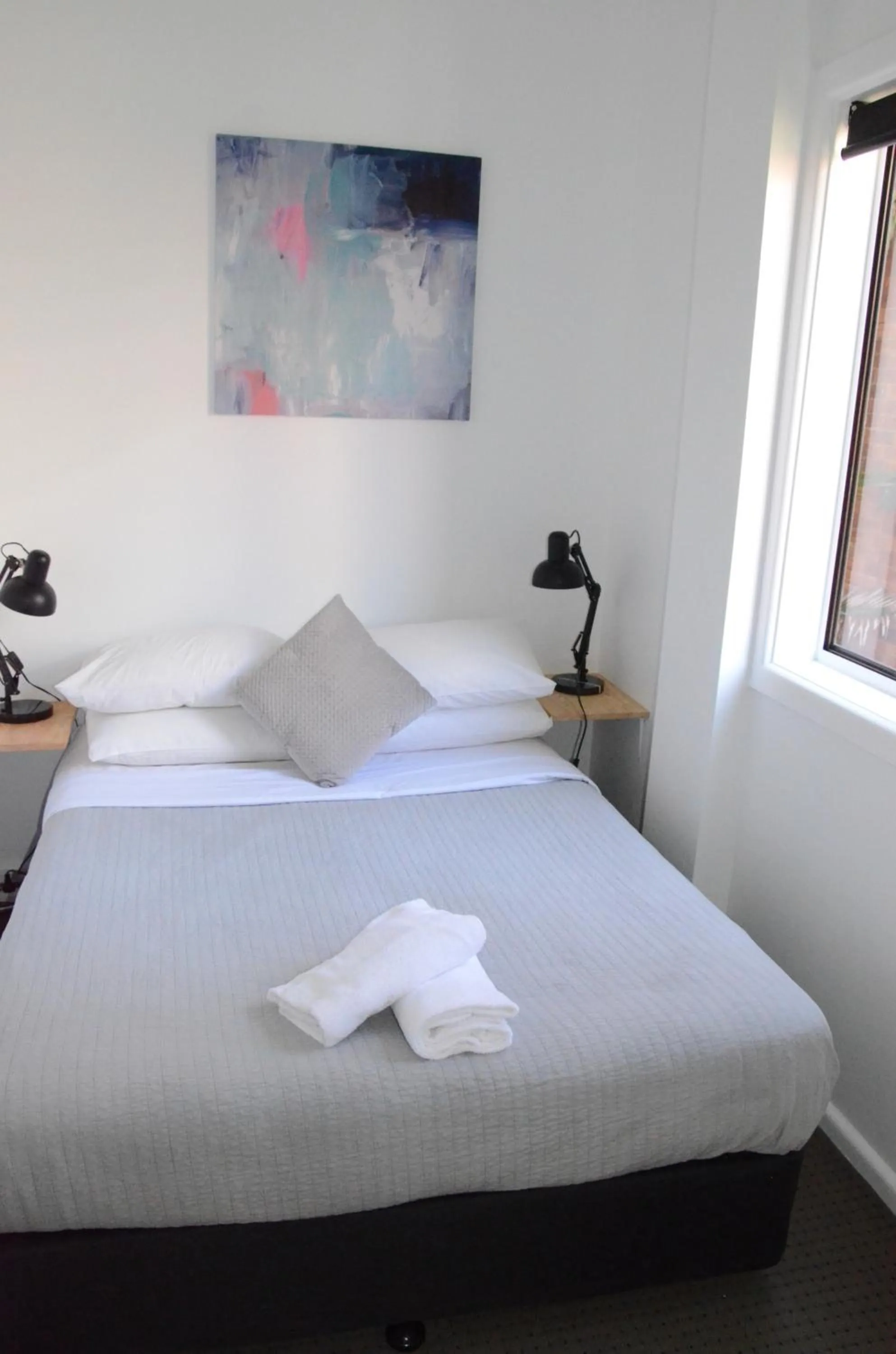 Double Room with Partial Ocean View and Shared Bathroom  in Manly Beach Guesthouse