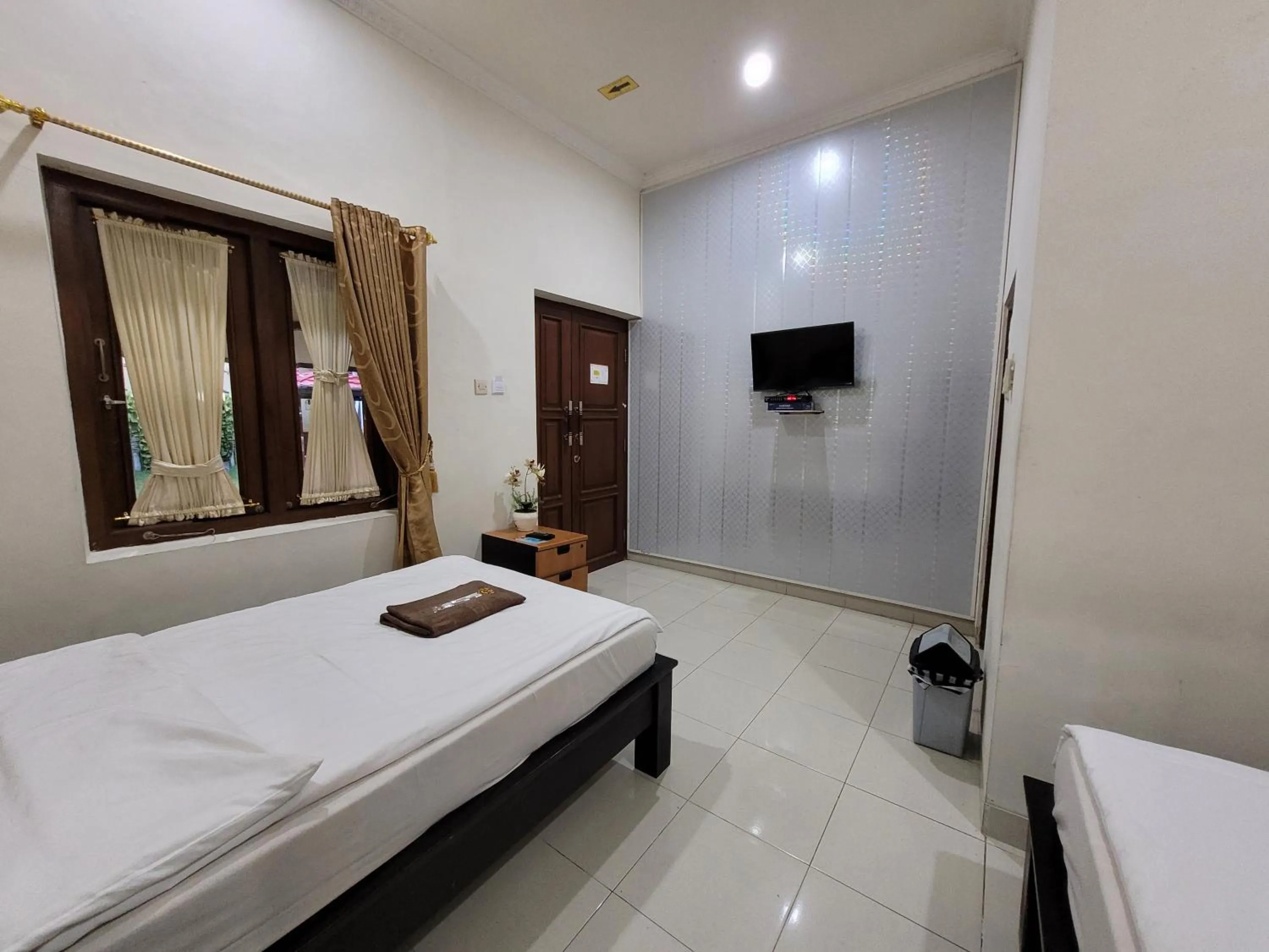 Deluxe Twin Room in Ndalem Katong Guest House Ponorogo