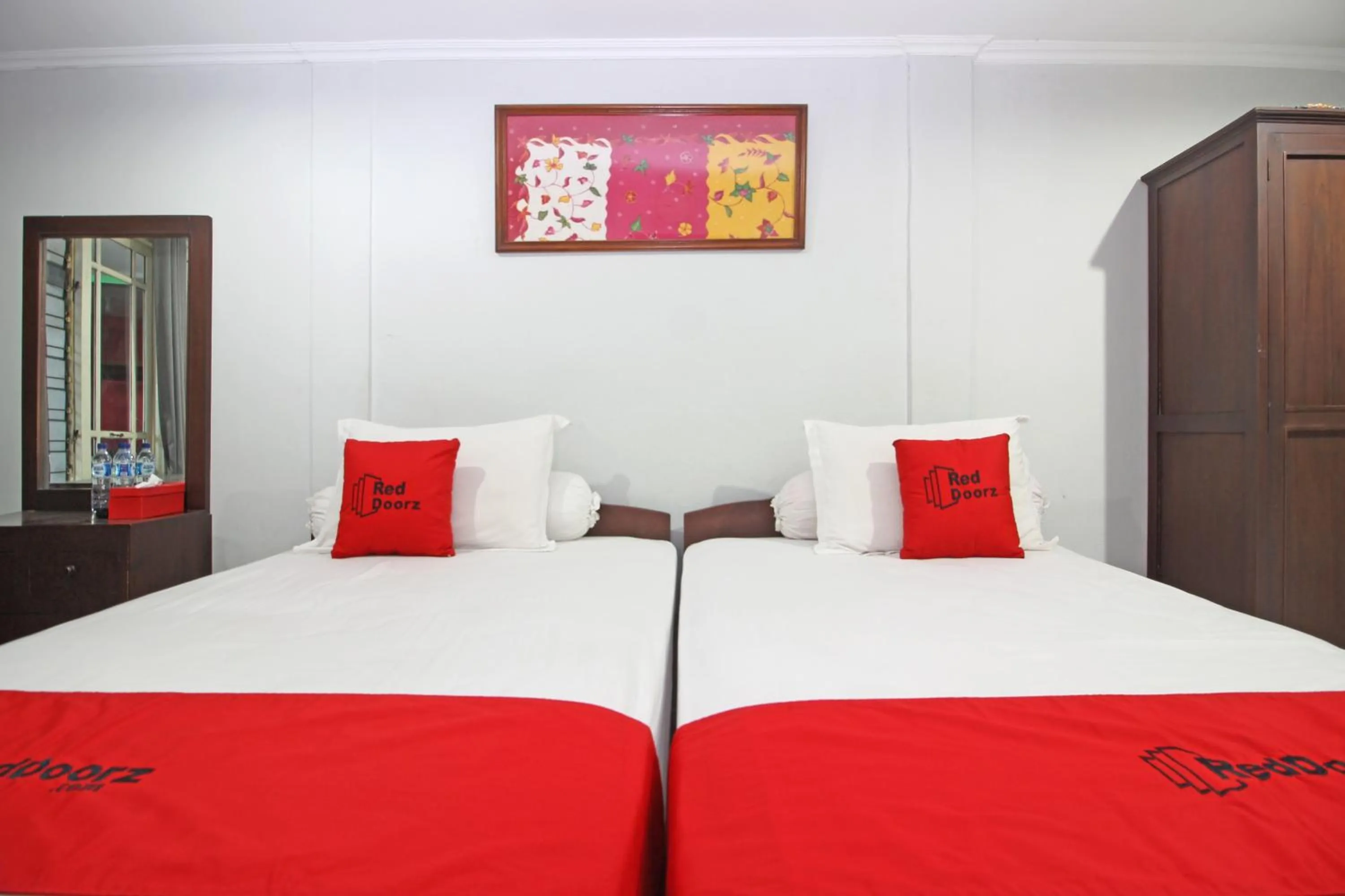 Superior Twin Room in RedDoorz near Terminal Condong Catur
