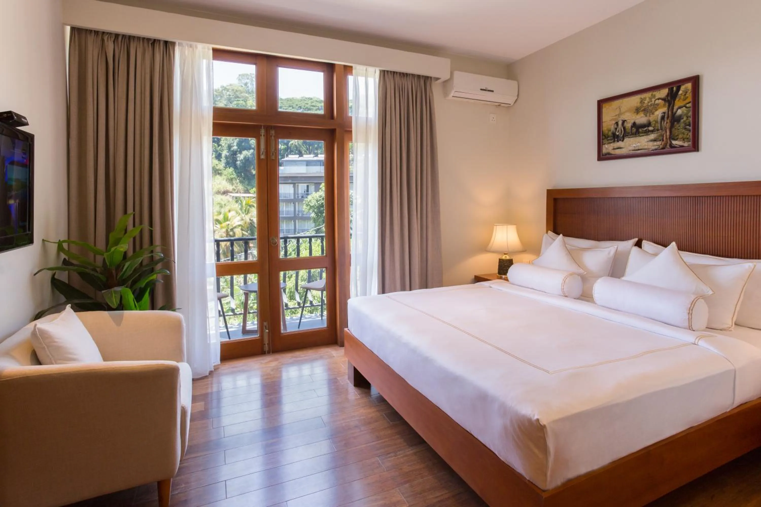 Deluxe Double Room with Balcony in Serene Kandy