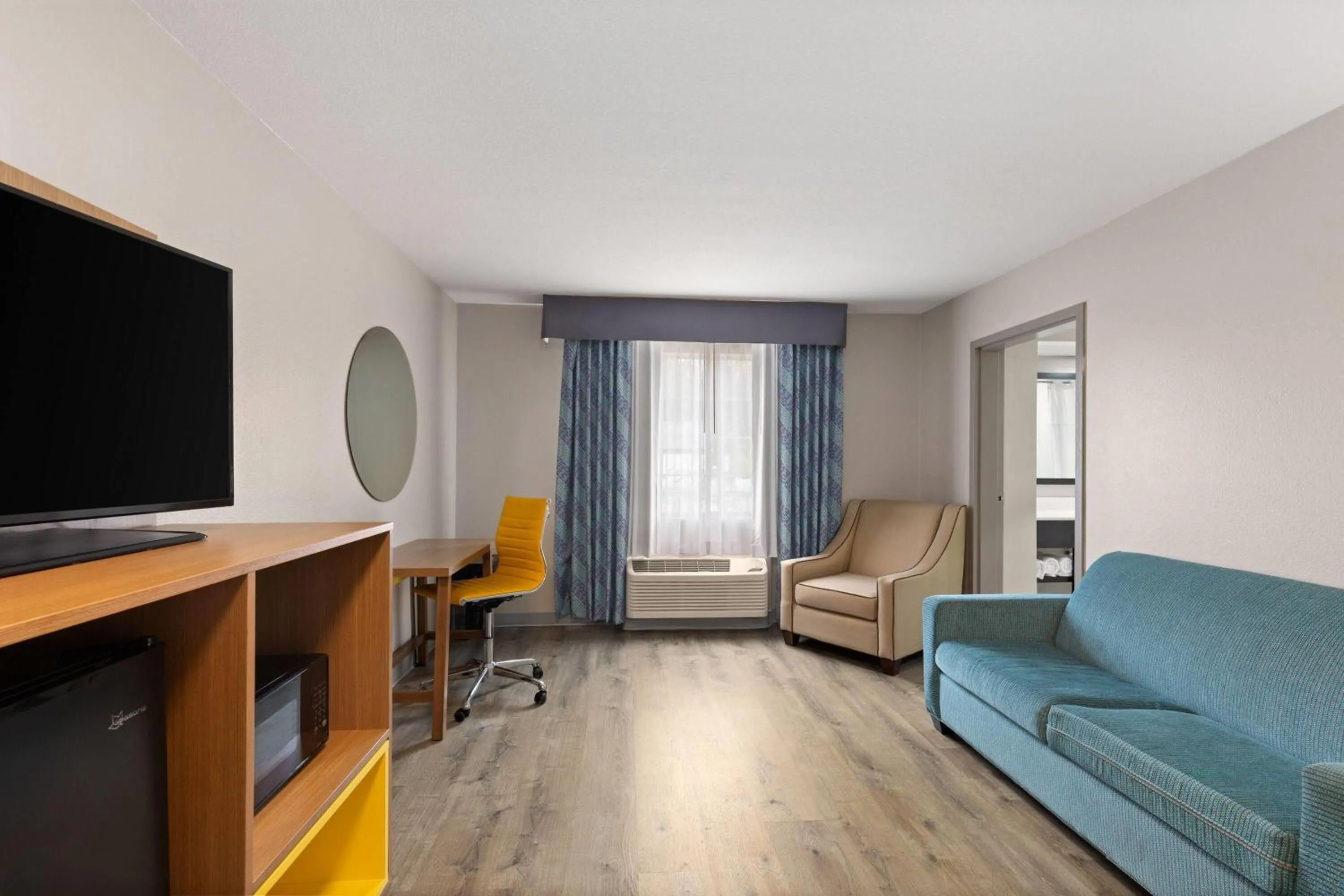 King Studio Suite - Non-Smoking in Days Inn by Wyndham Lincoln