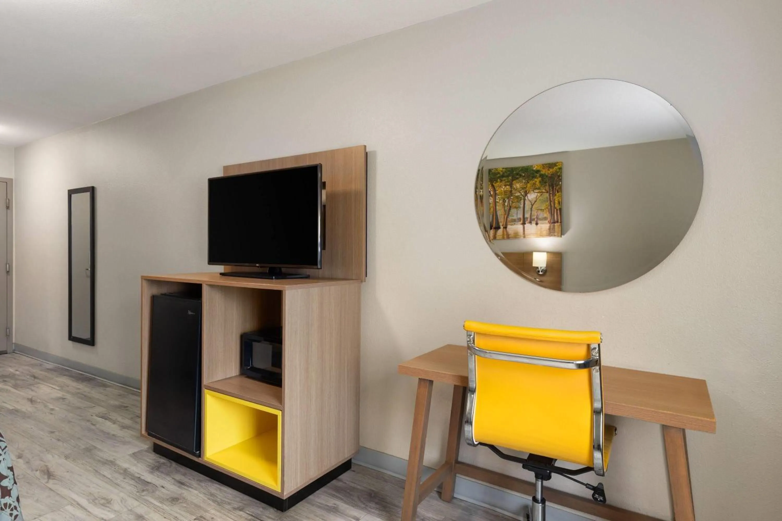 King Room - Non-Smoking in Days Inn by Wyndham Lincoln