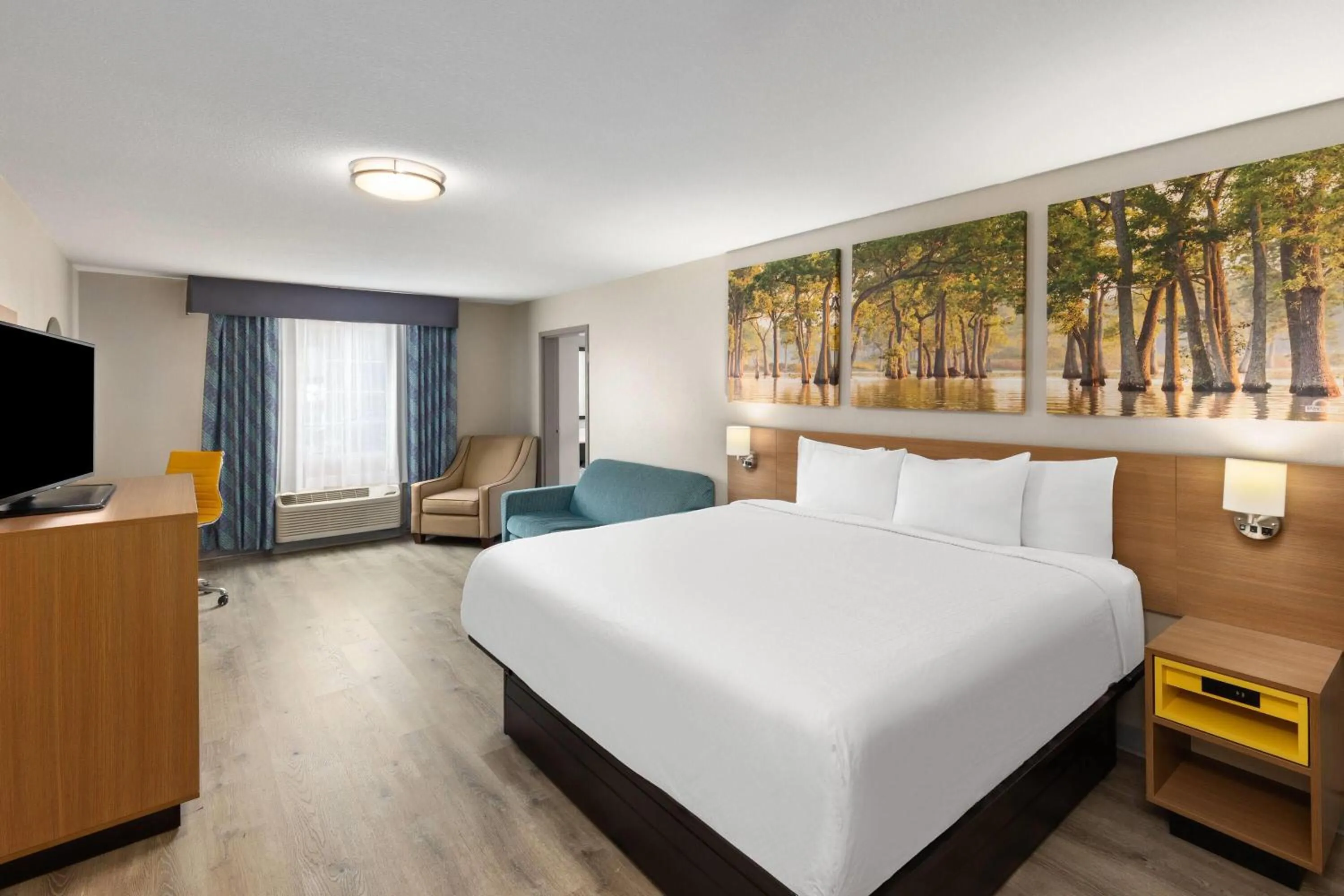 King Studio Suite - Smoking in Days Inn by Wyndham Lincoln