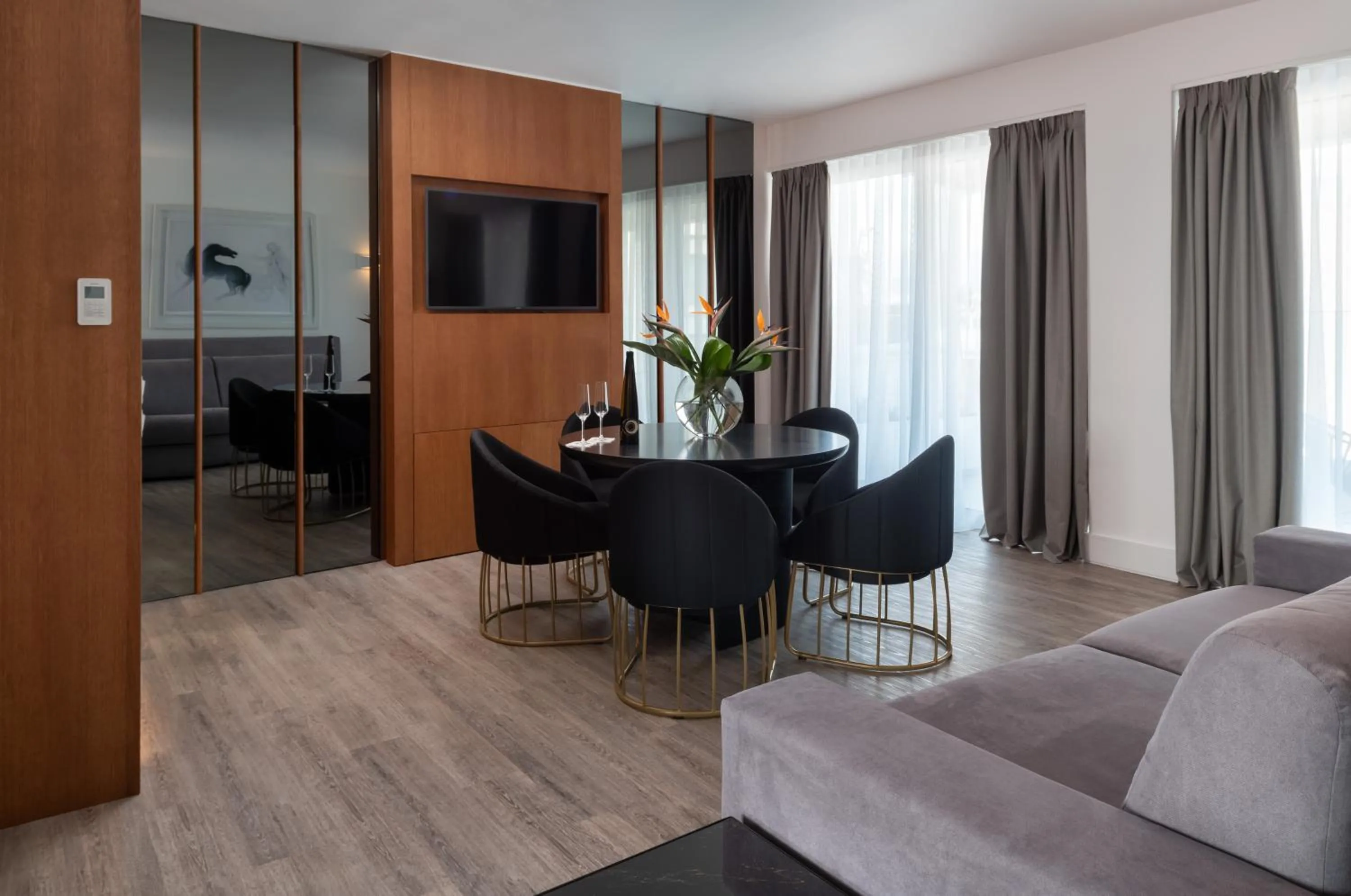 Deluxe Suite with Acropolis View in Elia Ermou Athens Hotel